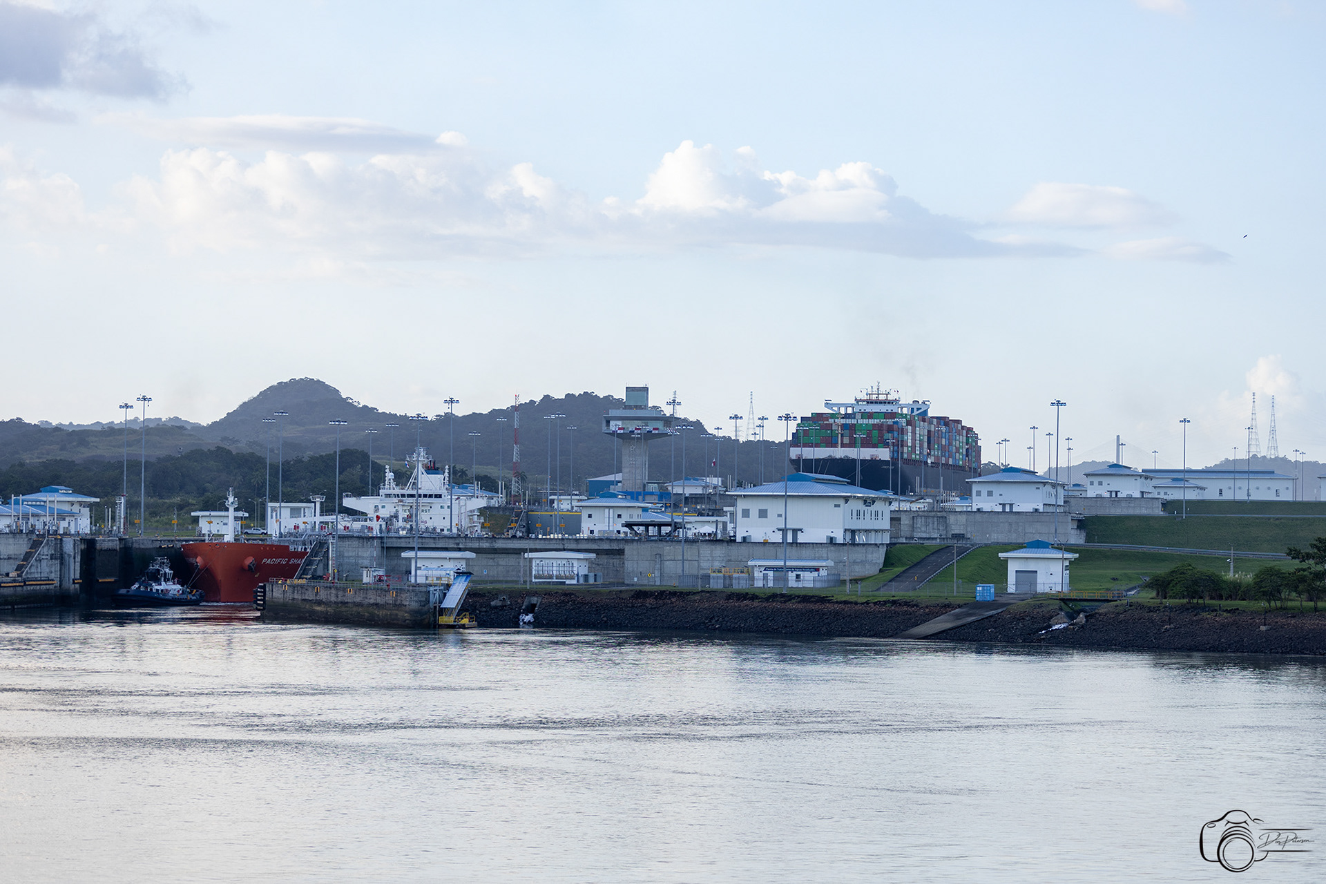 Ships in Cocoli Locks