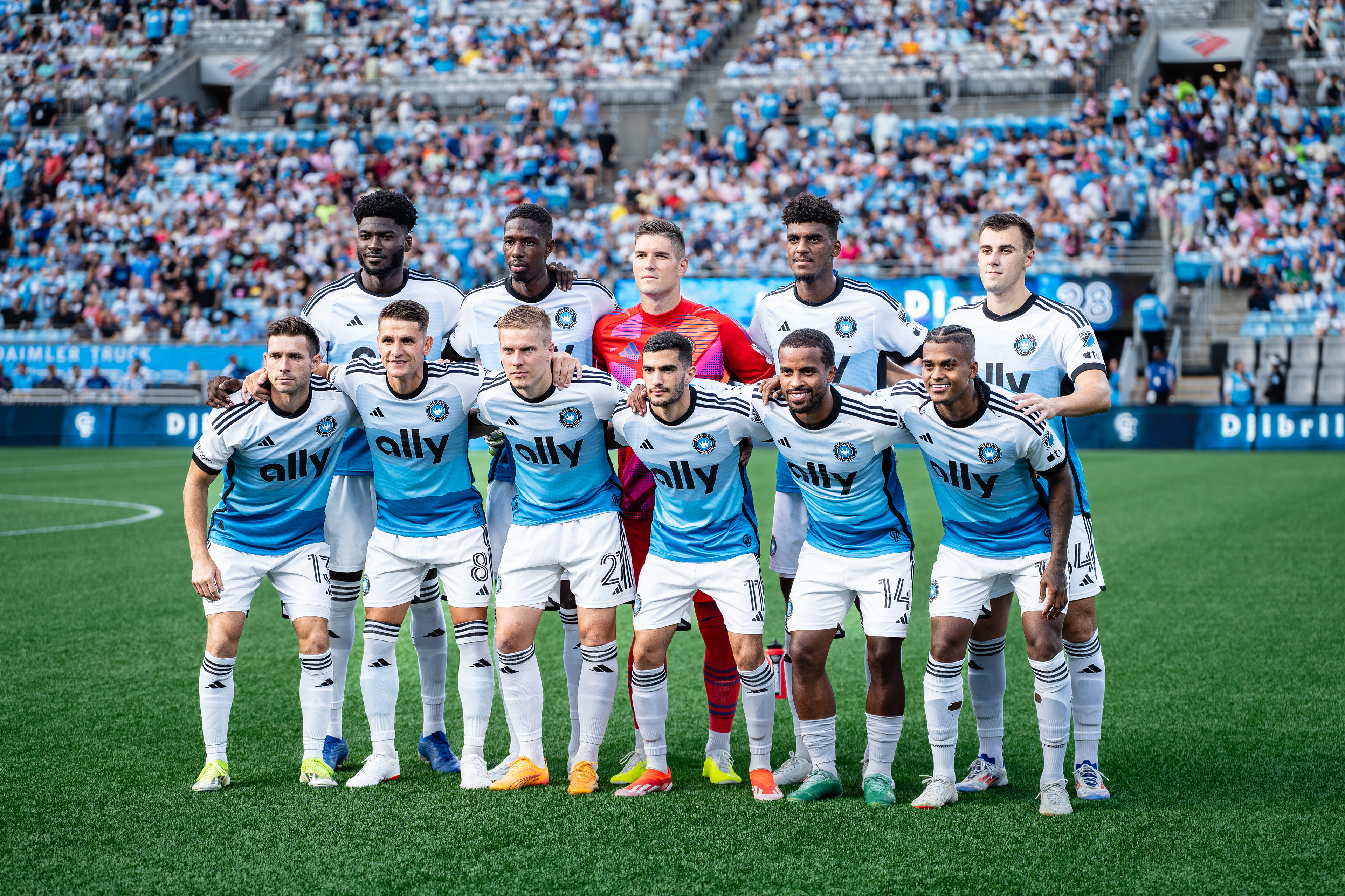 Charlotte FC posing for the pre-match team photo at MetLife Stadium, Charlotte City, USA. © AndyMaxPhotography. All rights reserved.