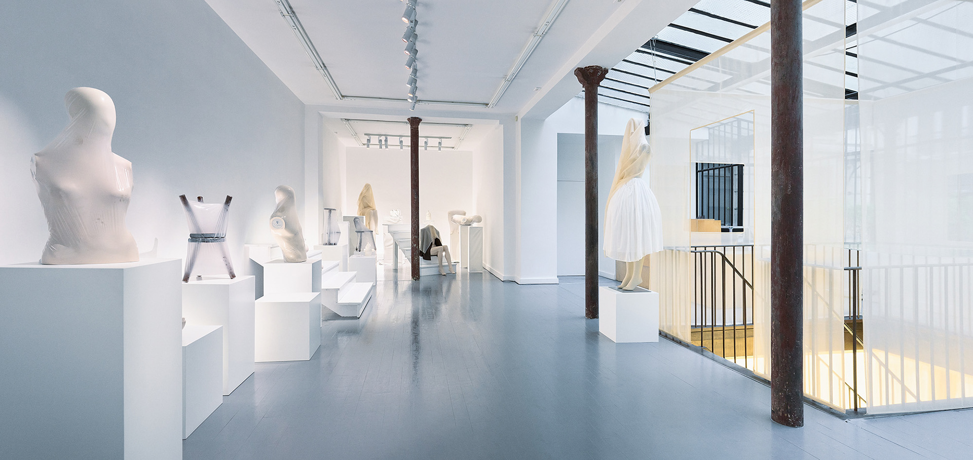 Scenography for Amomento, Paris fashion week 25ss
