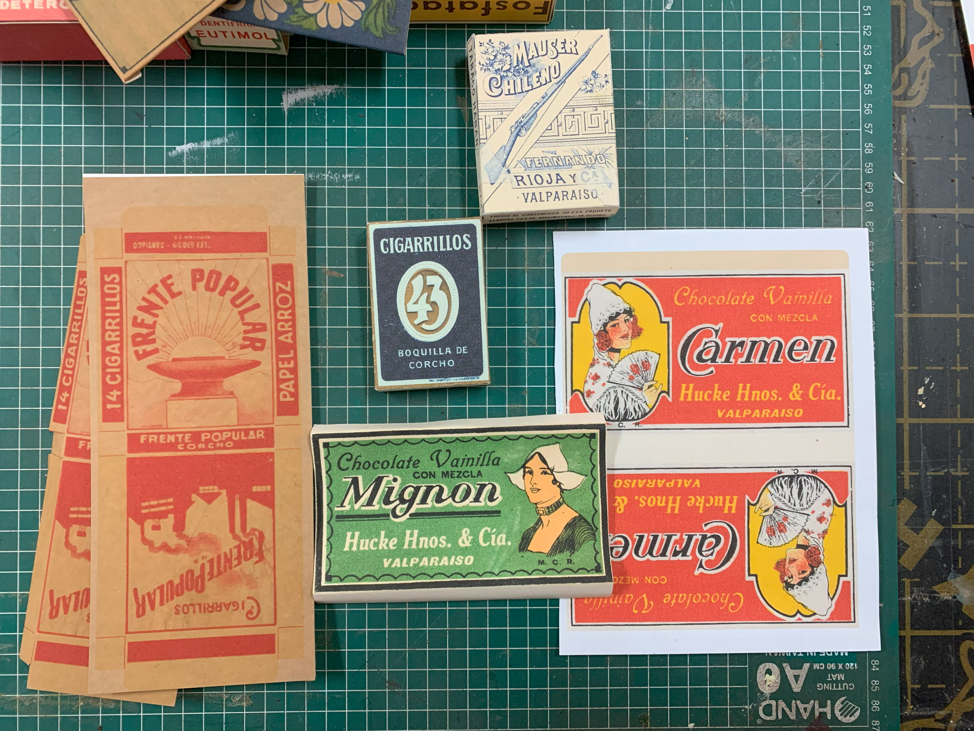Diseño y adaptación de envases para realizar productos ficticios para un emporio.