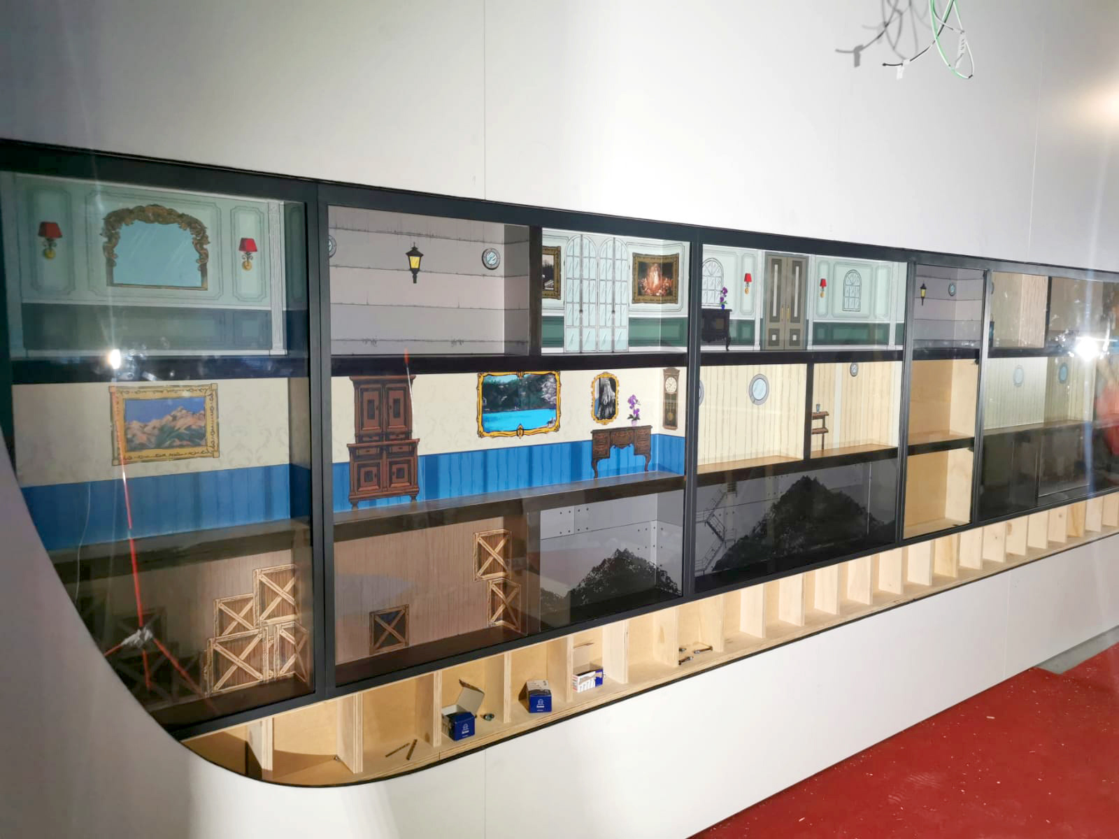 Montaje de gráfica de escenas en los nichos del barco.