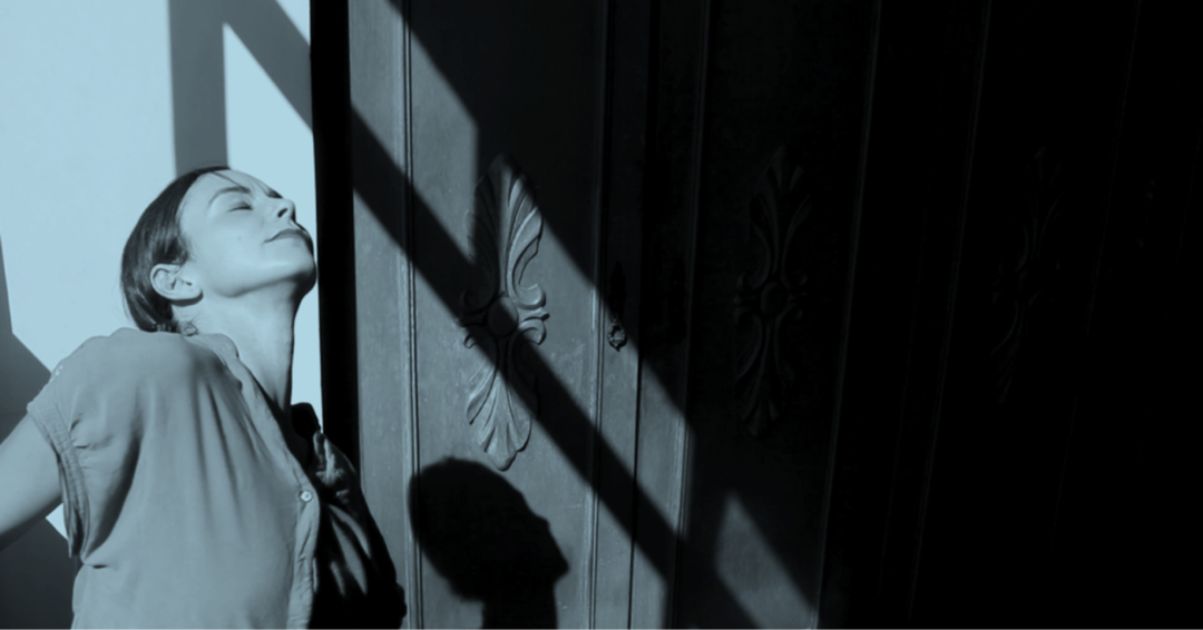 Improvisation: Between light and shadow