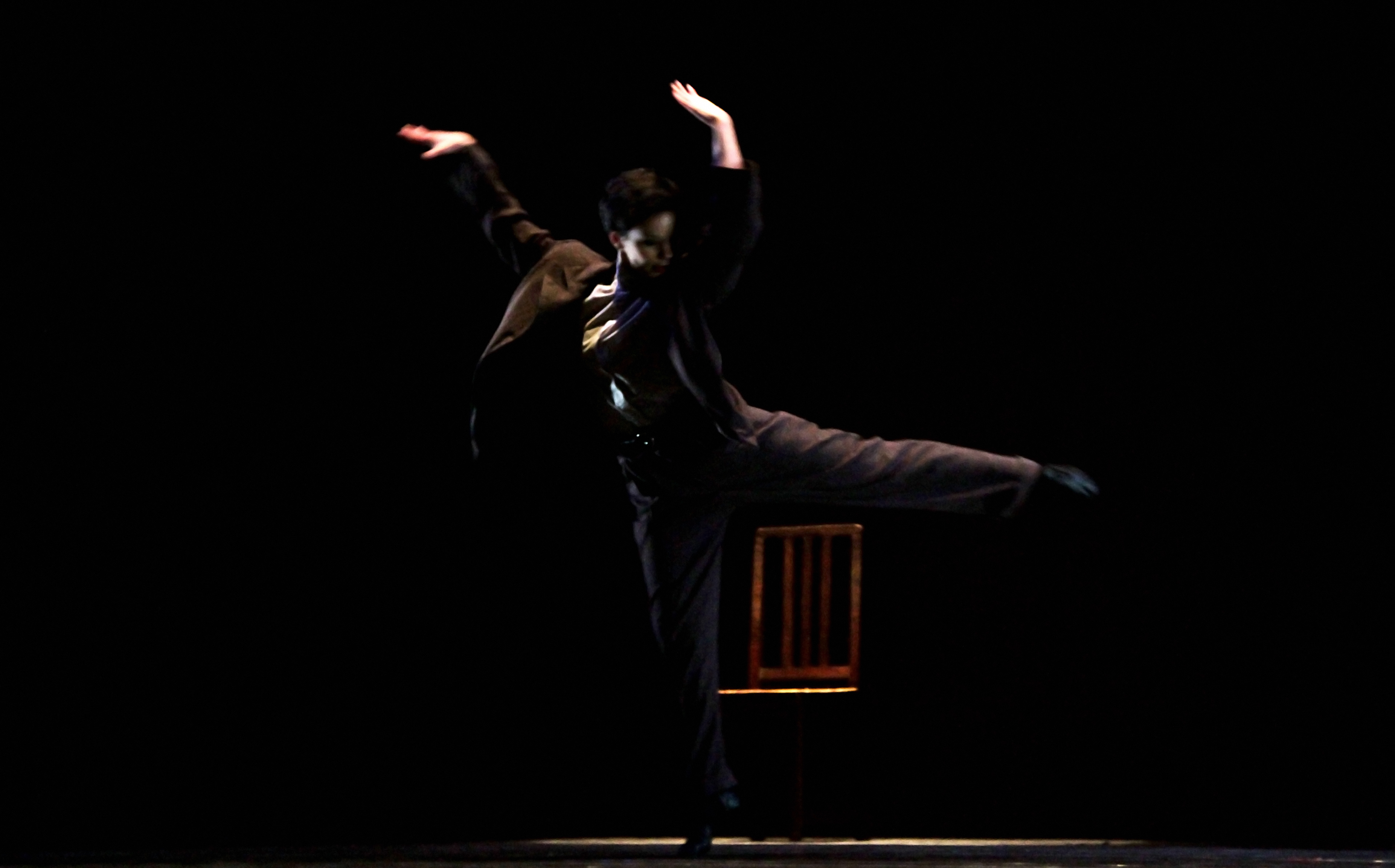 Thrirteen Gestures of a body