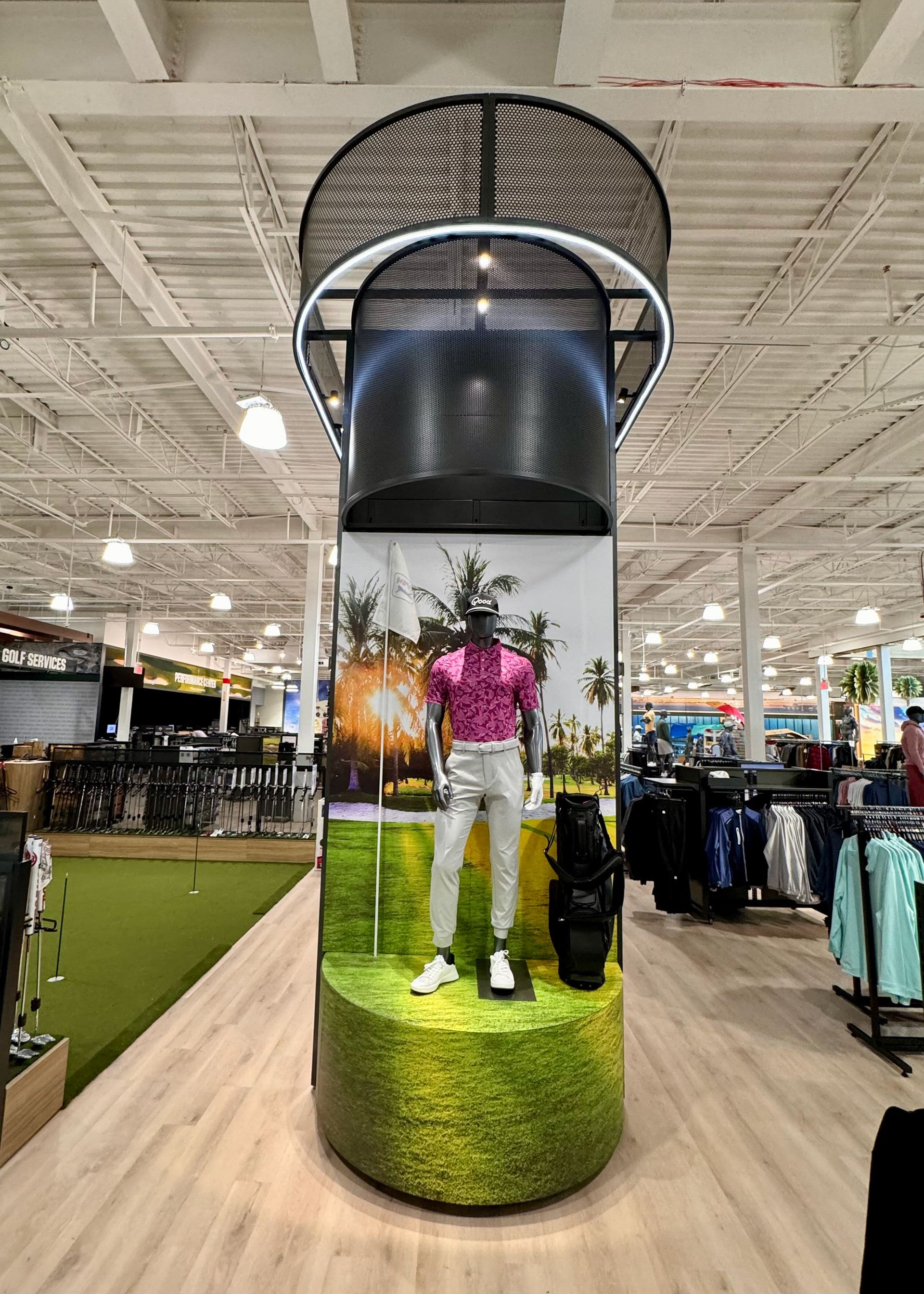 Golf | Branded lifestyle mannequin display