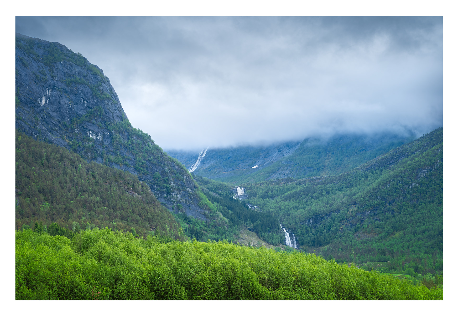 47. Stigfossen og Fjellfossen over Myster.