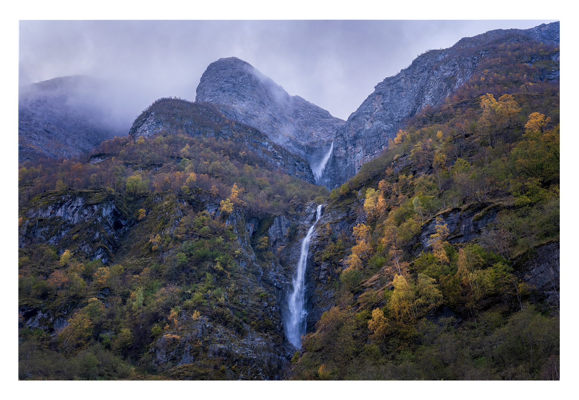 201. Dramatisk natur i Nærøyfjorden.