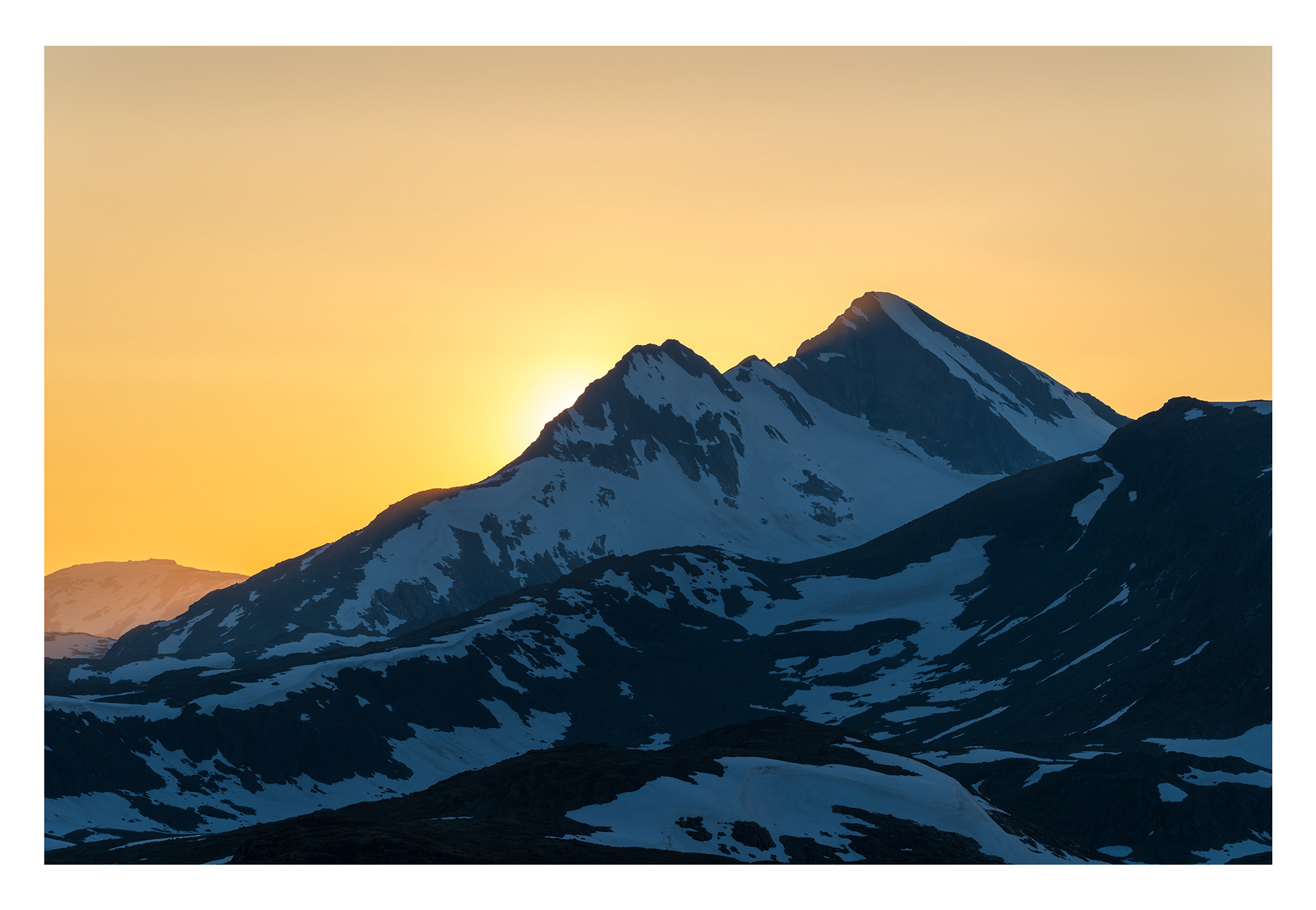 114. Solnedgang bak Uranostinden.