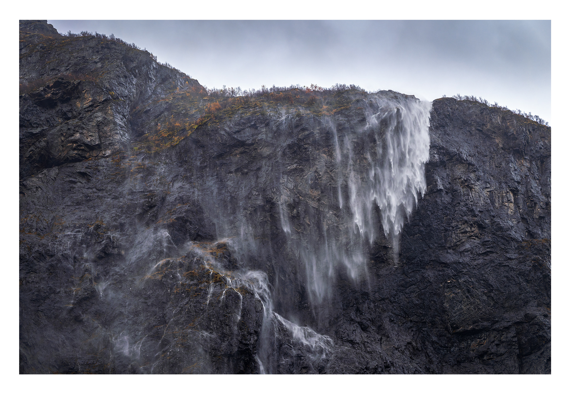 212. Vinden og fossen måler krefter. 