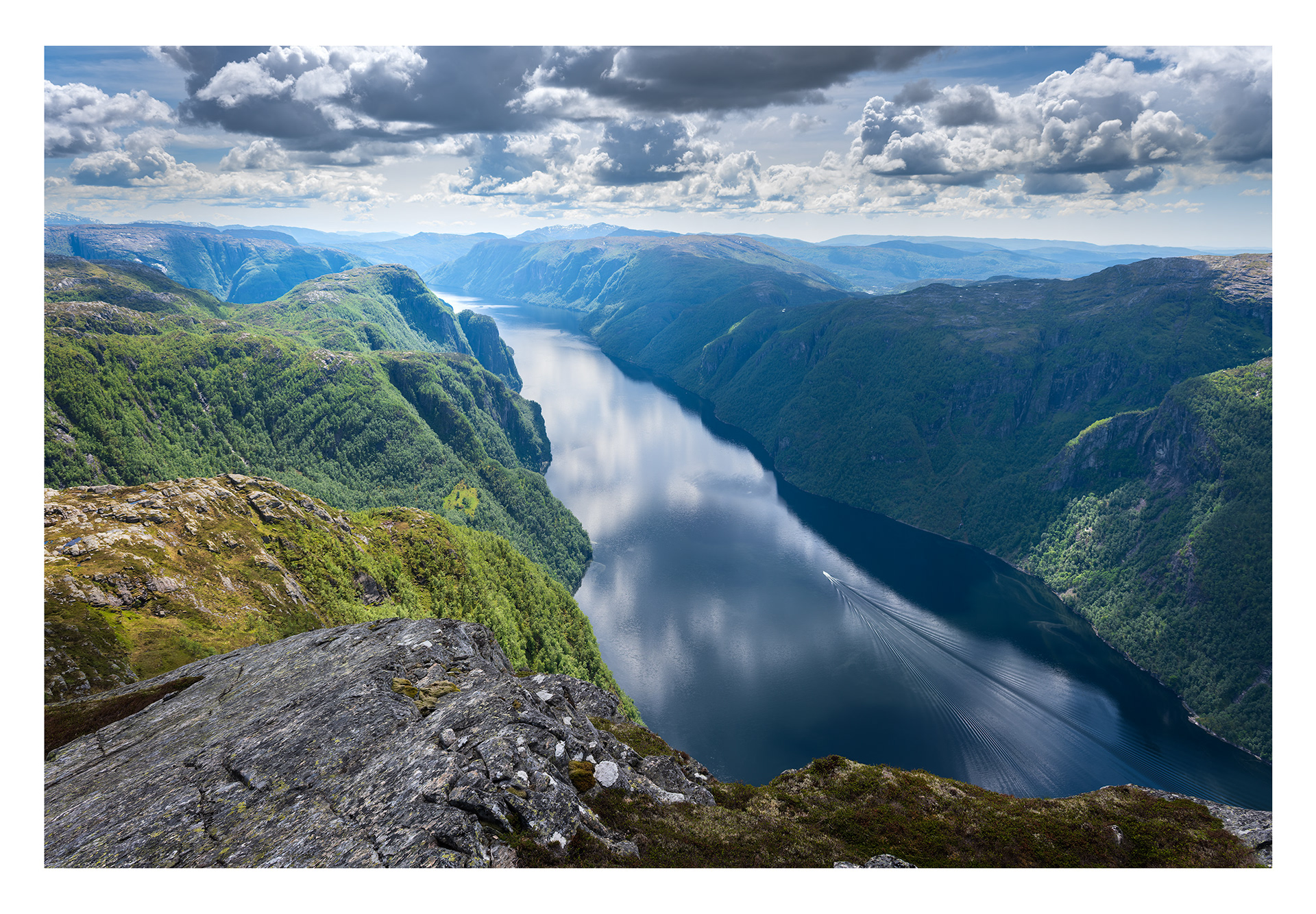9. Høgt over Veafjorden.