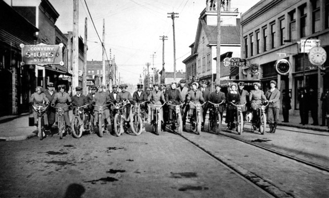 #Z101 - OLYMPIA MOTORCYCLE CLUB LINES UP ACROSS 4TH AVENUE, 1913 CIRCA