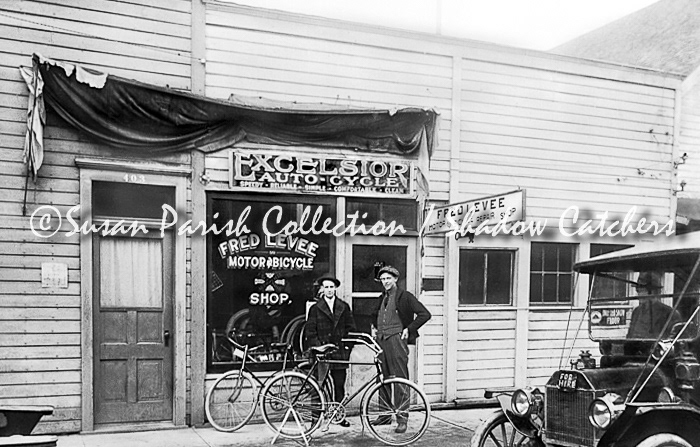 #J032 - OLYMPIA BUSINESS ON COLUMBIA STREET