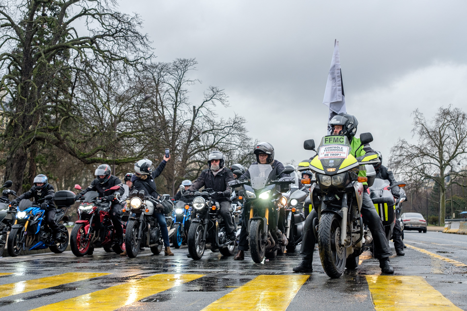 Manifestation contre l'obligation du contrôle technique pour motos organiséE par la Fédération Française des Motard(e)s en Colère, 4 février 2023, Paris