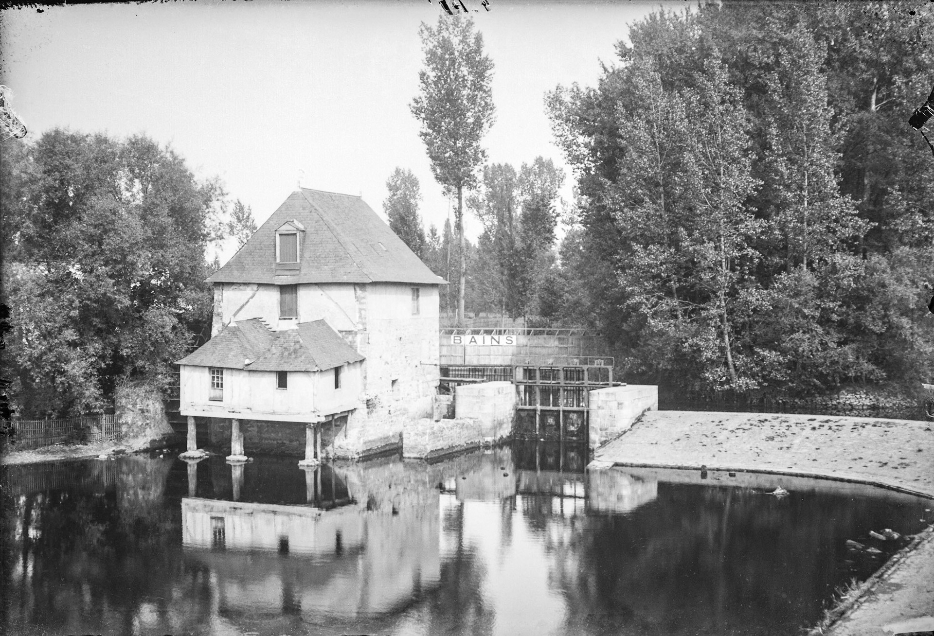 Le Moulin d'Enfer - Bord de la Sarthe