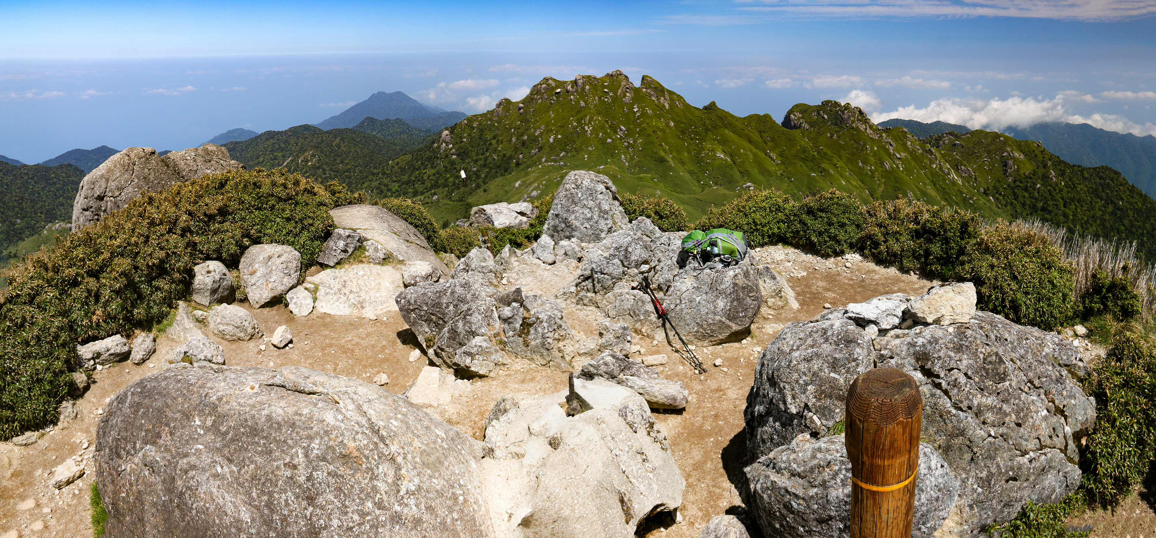 屋久島 宮之浦岳山頂