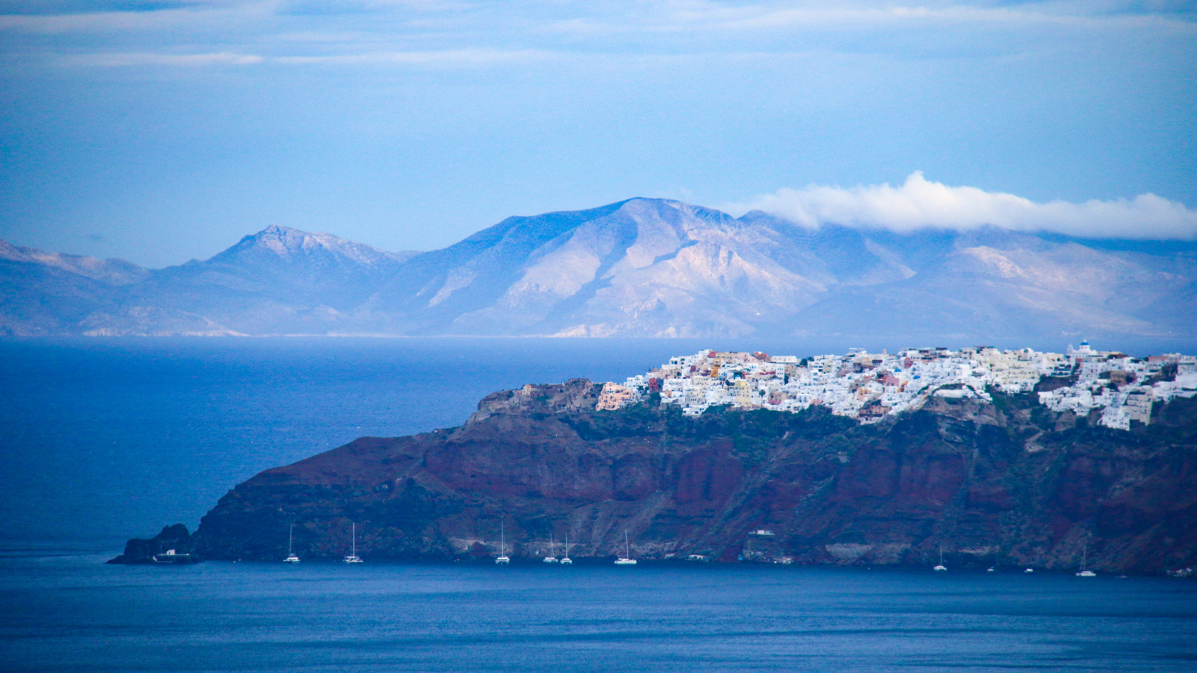 サントリーニ島 フィラからイアを望む