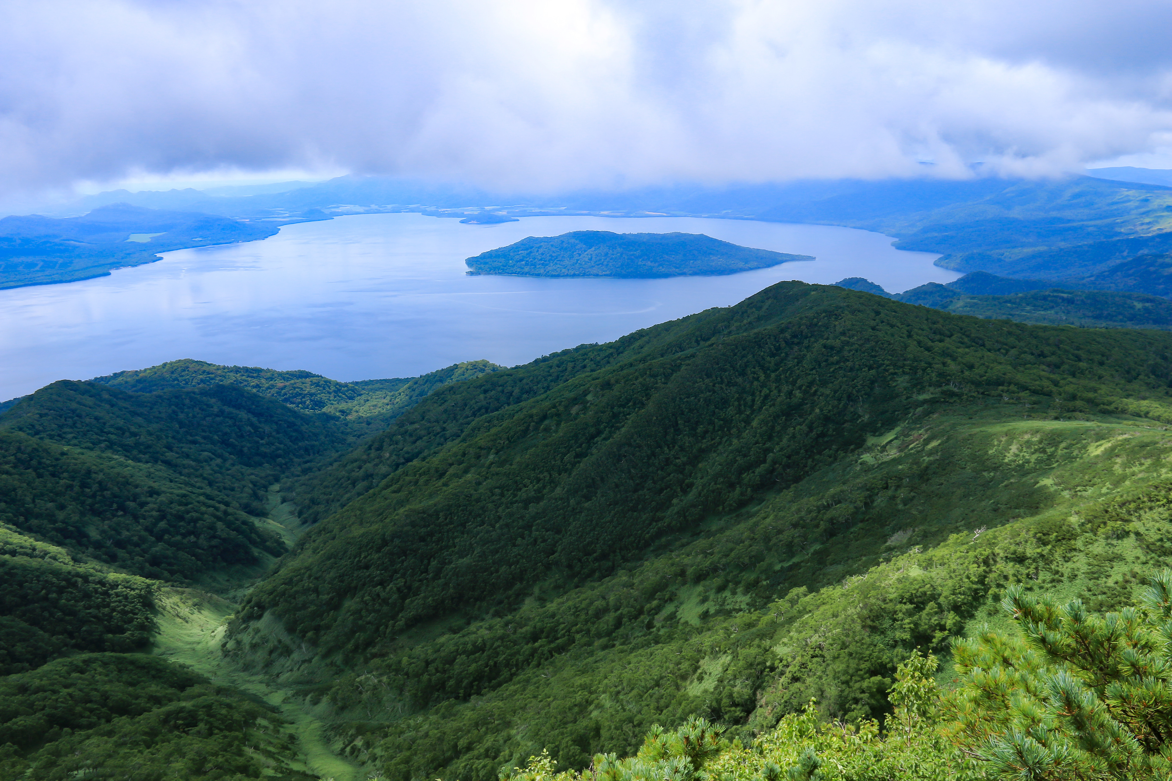 藻琴山山頂から 屈斜路湖