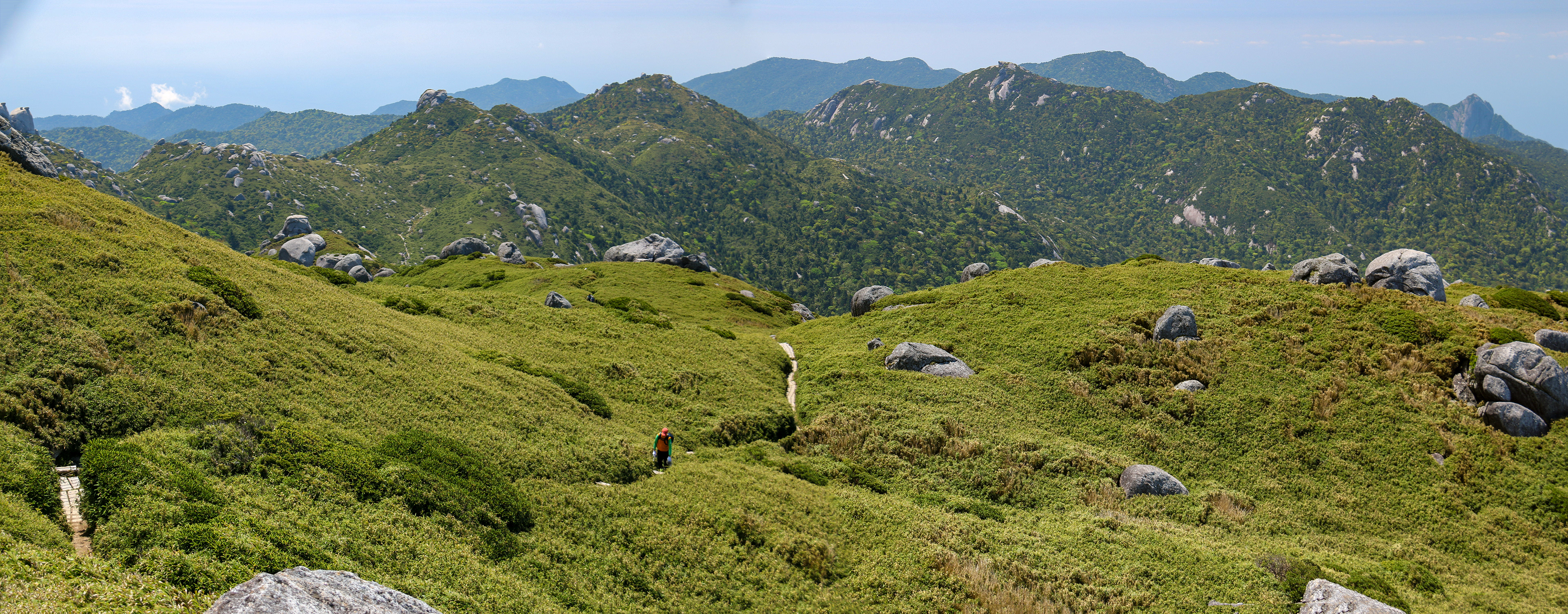 屋久島 宮之浦岳山頂より