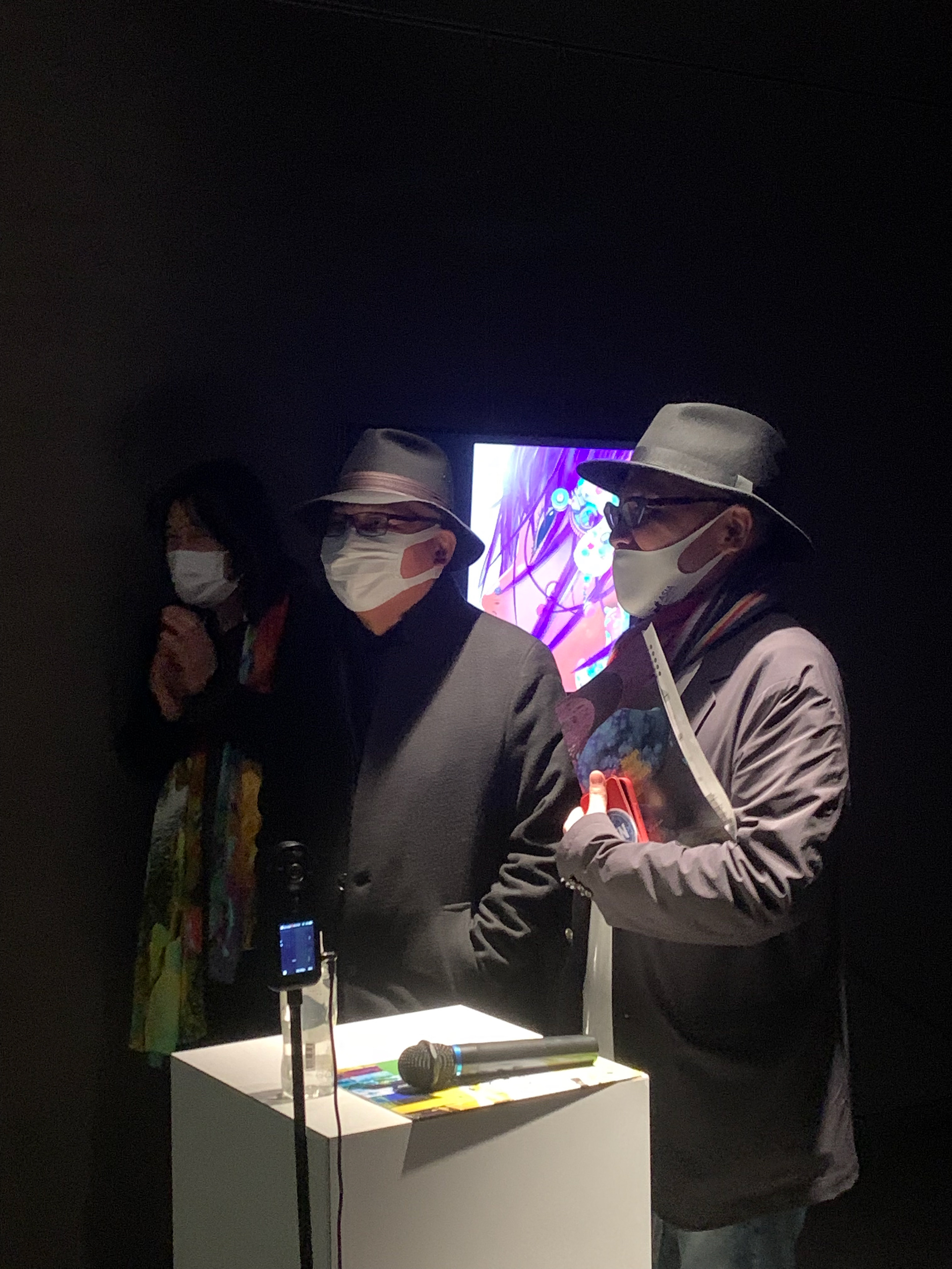 Artists Yoichiro Kawaguchi and Tenmai Kanou with Shinwa Wise Holdings Chairman Yoichiro Kurata