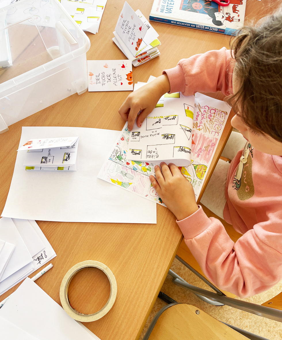 ... denken uns Figuren und Welten aus ...