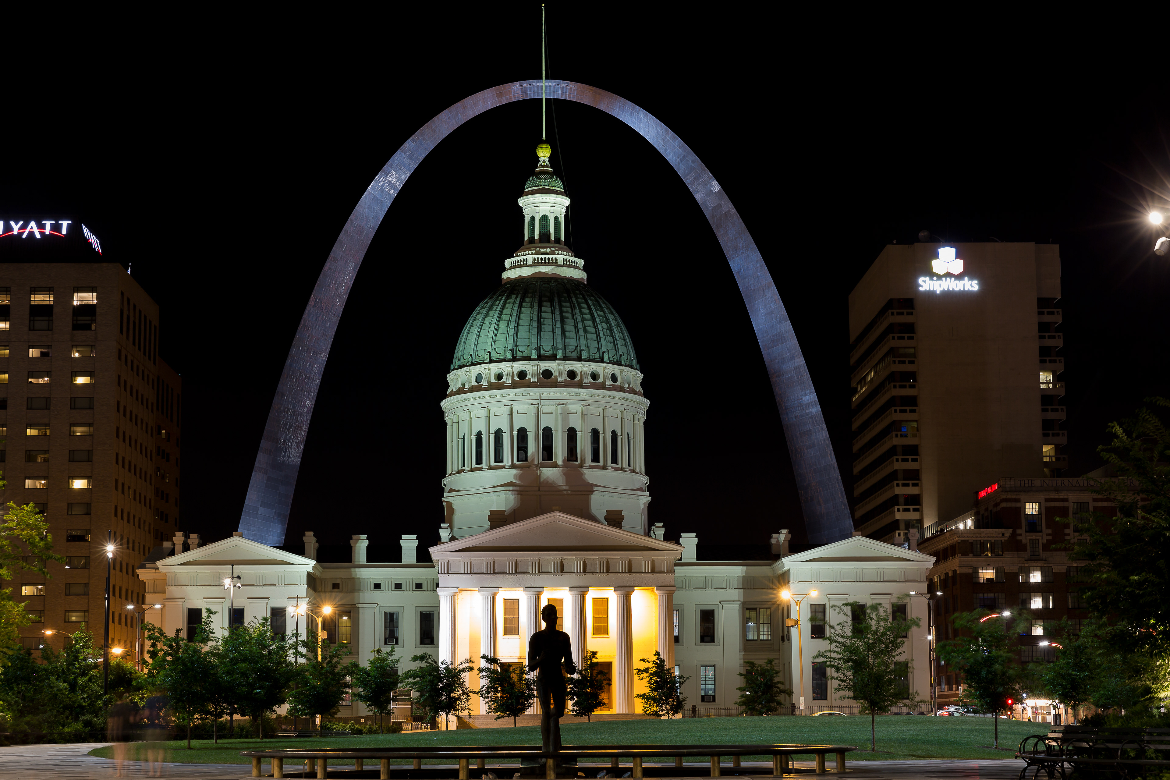 Old State Capital with the Arch