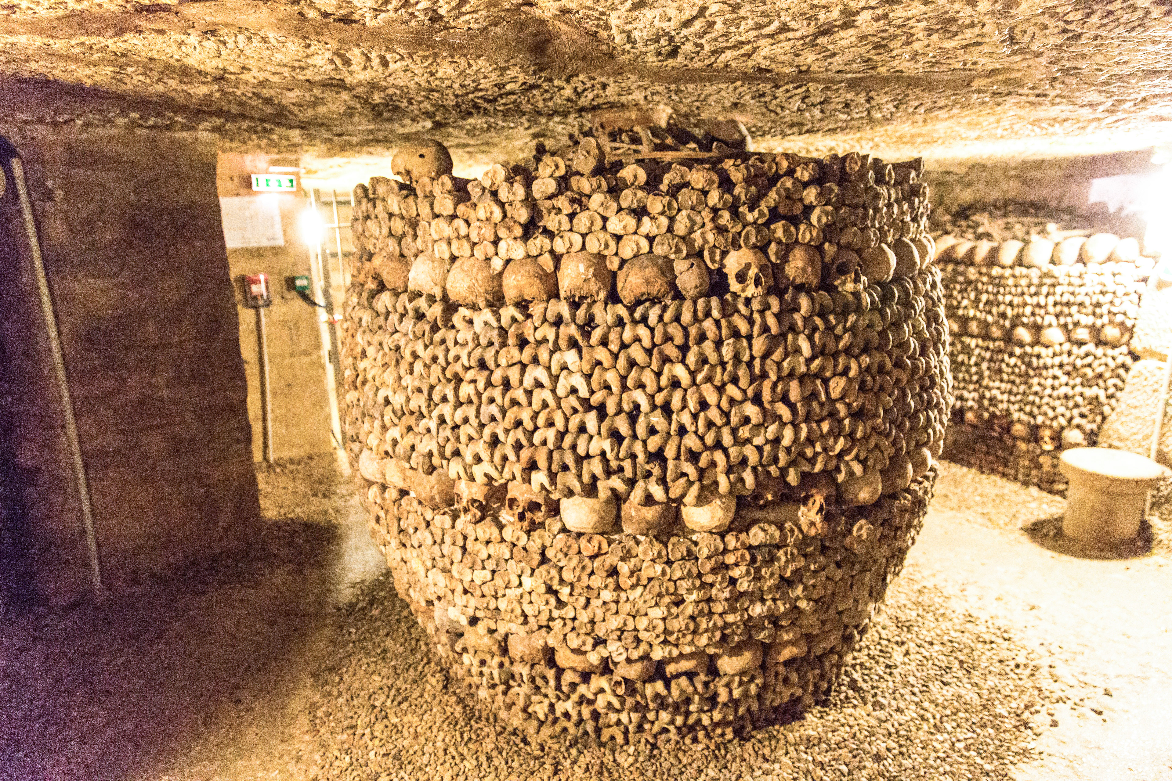 Catacombs of Paris 02