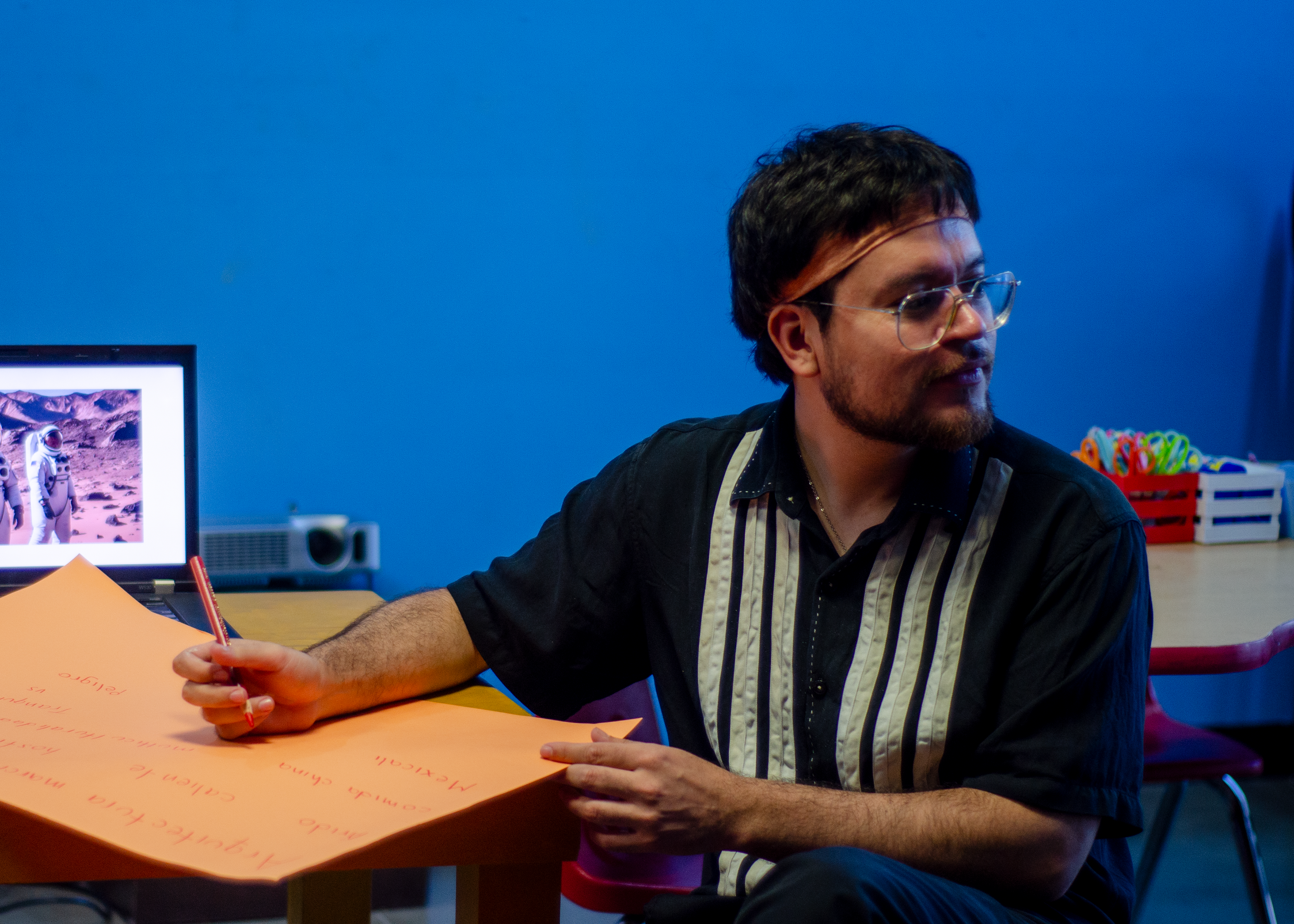 Taller de “Construcción de naves marcianas: arte y narrativa en la frontera” impartido por Omar Khalid