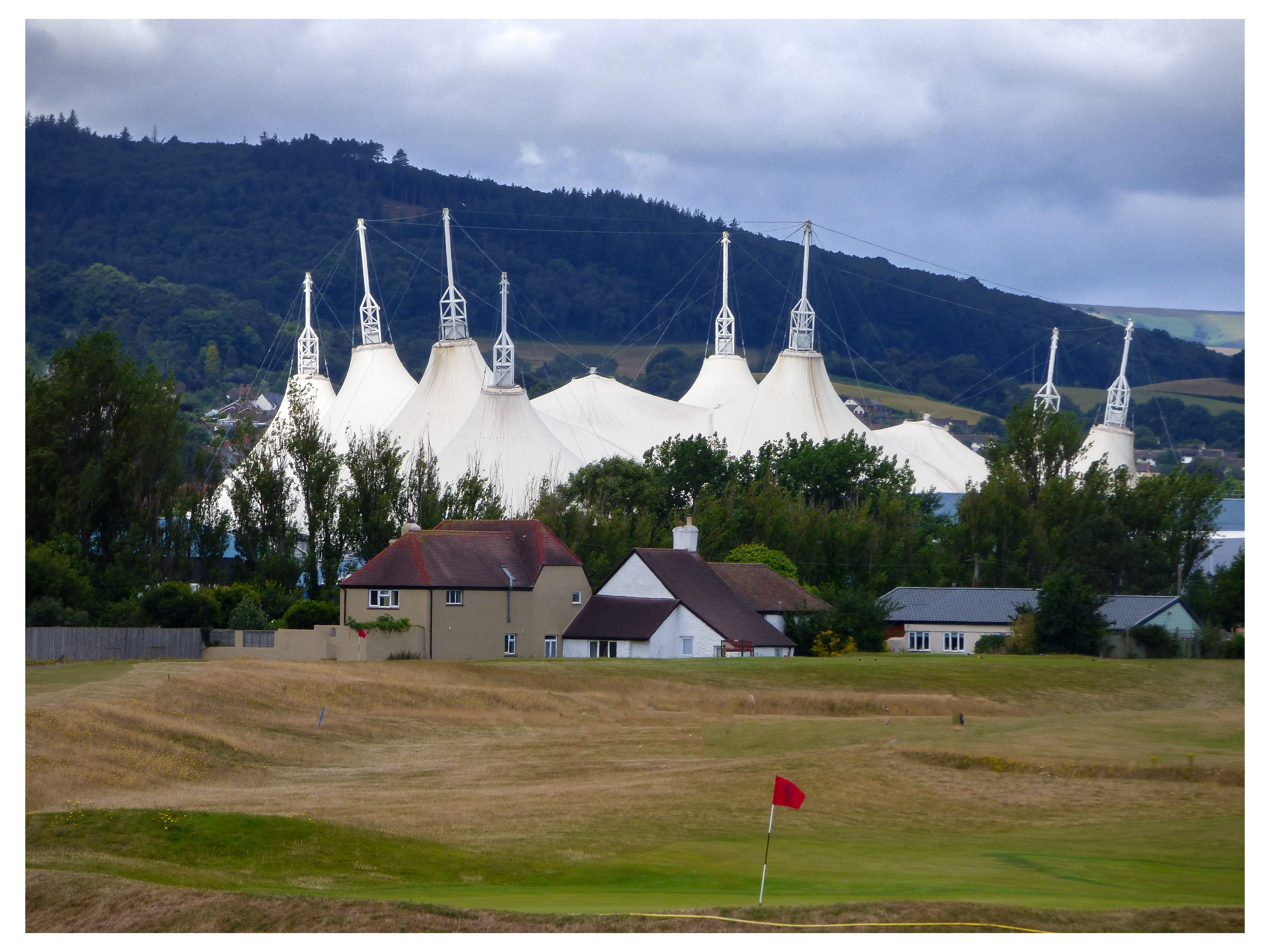 Golfing tent
