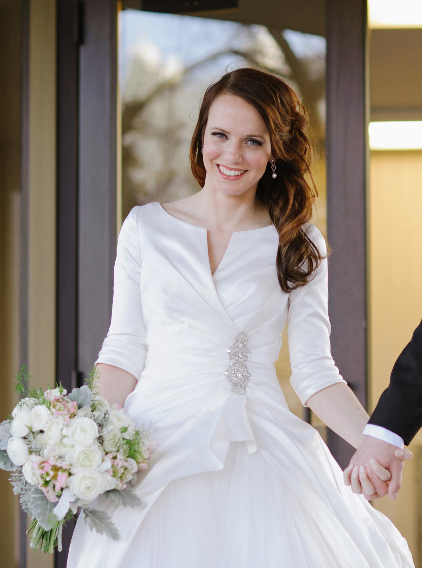 A close-up of Jenn's tailored, three-quarter sleeved bodice. Photo credit: Heather Nan Photography