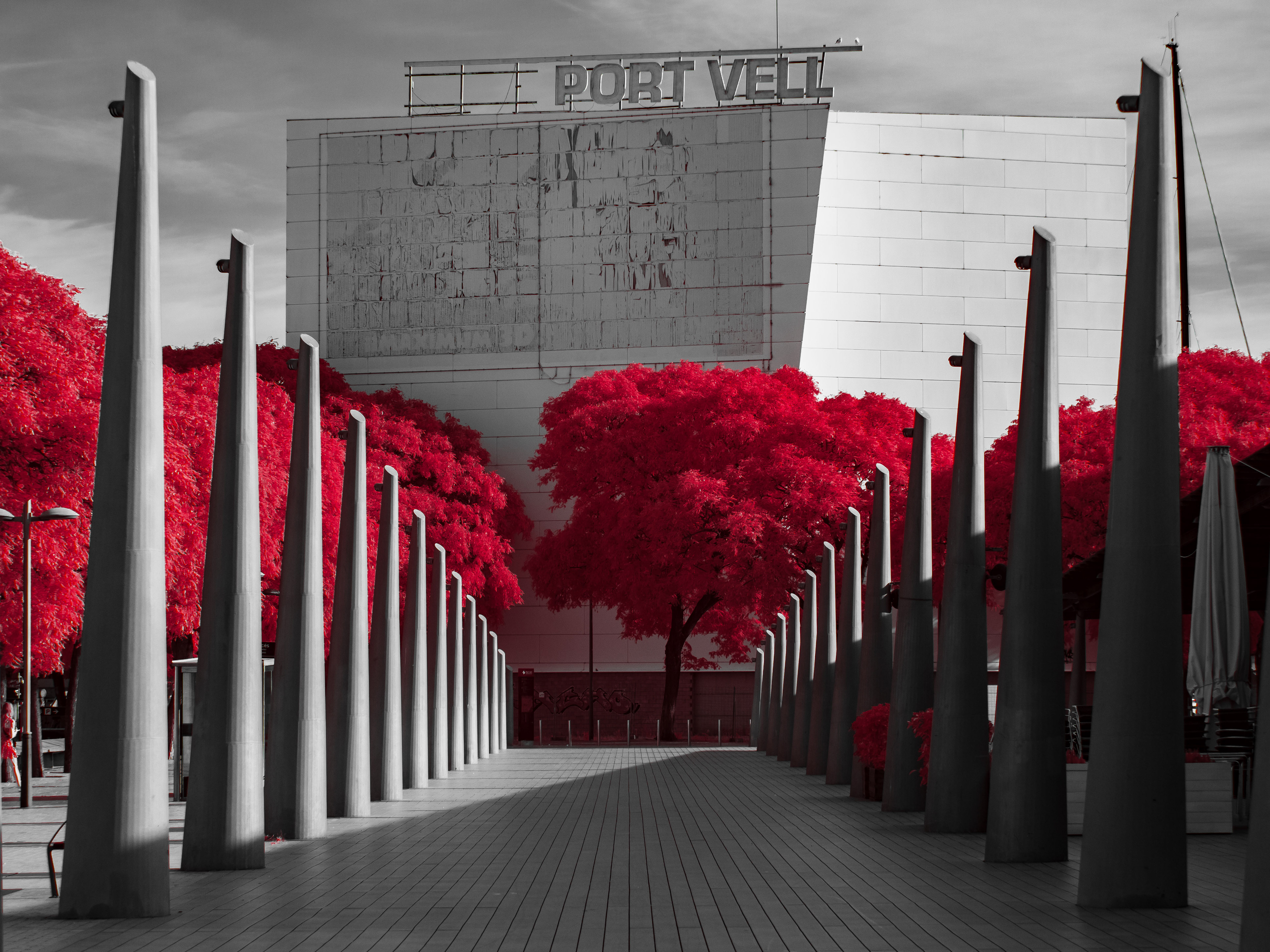 Barcelona. 590nm infrared.
