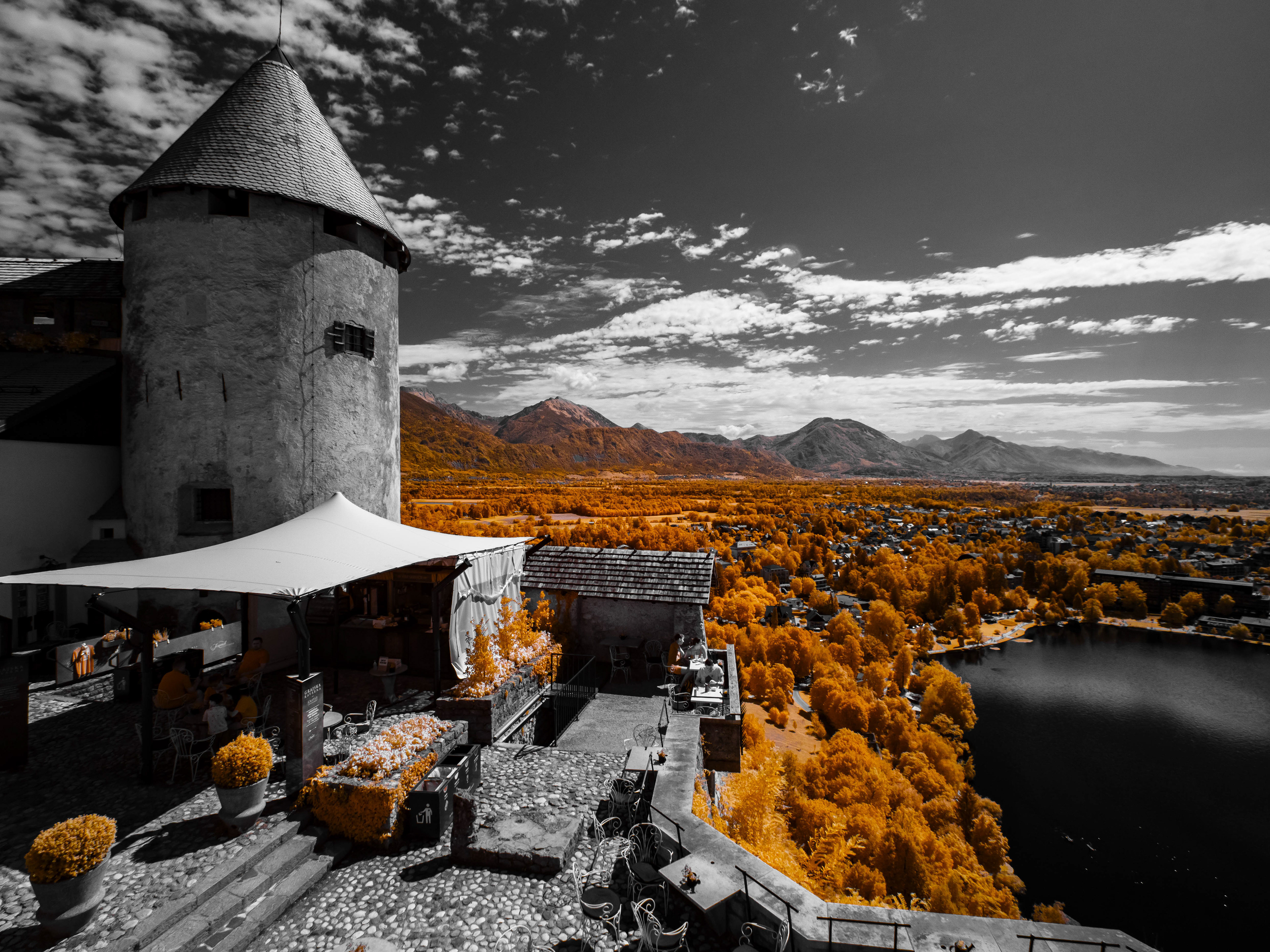 Bled. 590nm infrared.