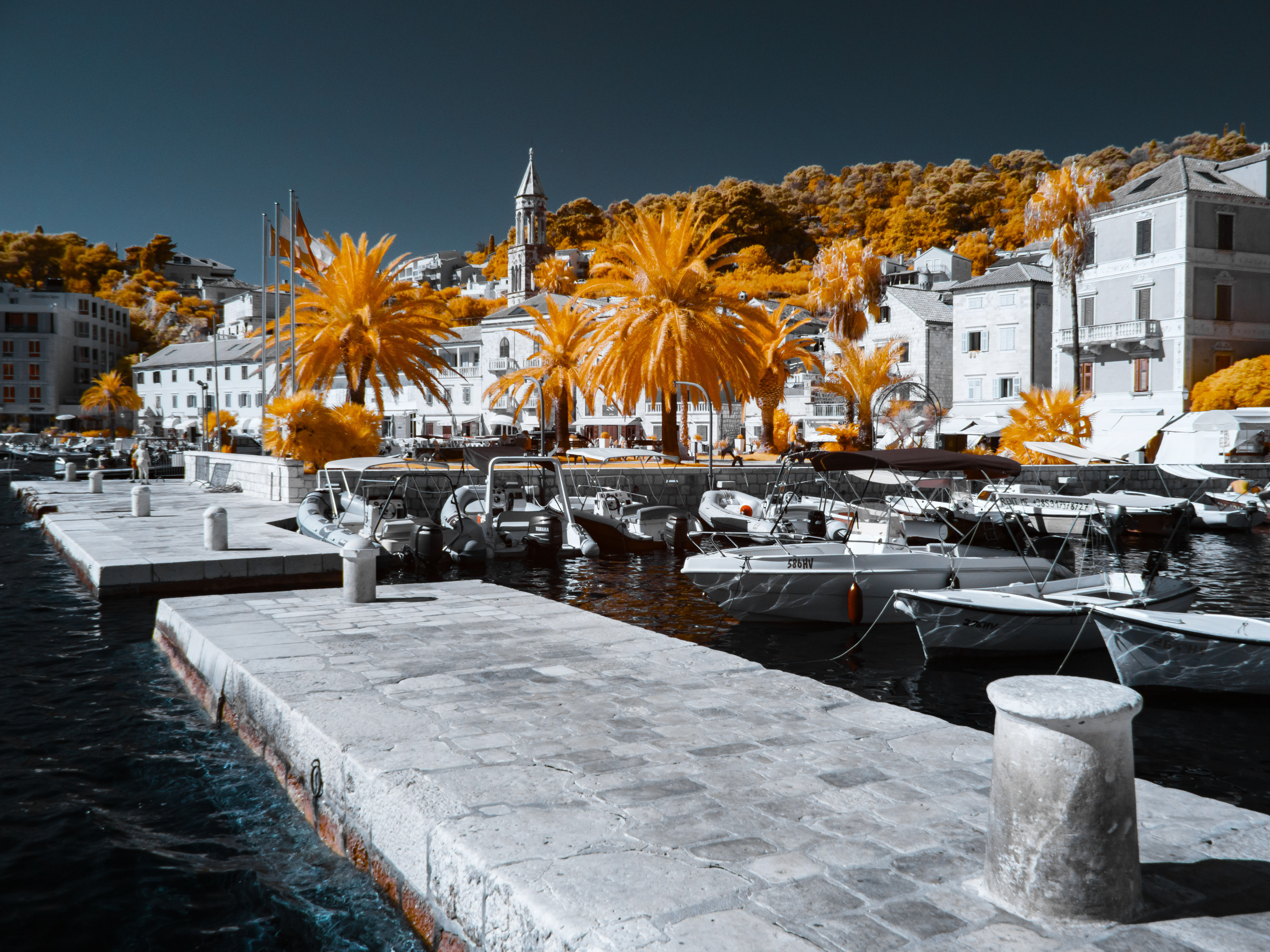Hvar. 590nm infrared.