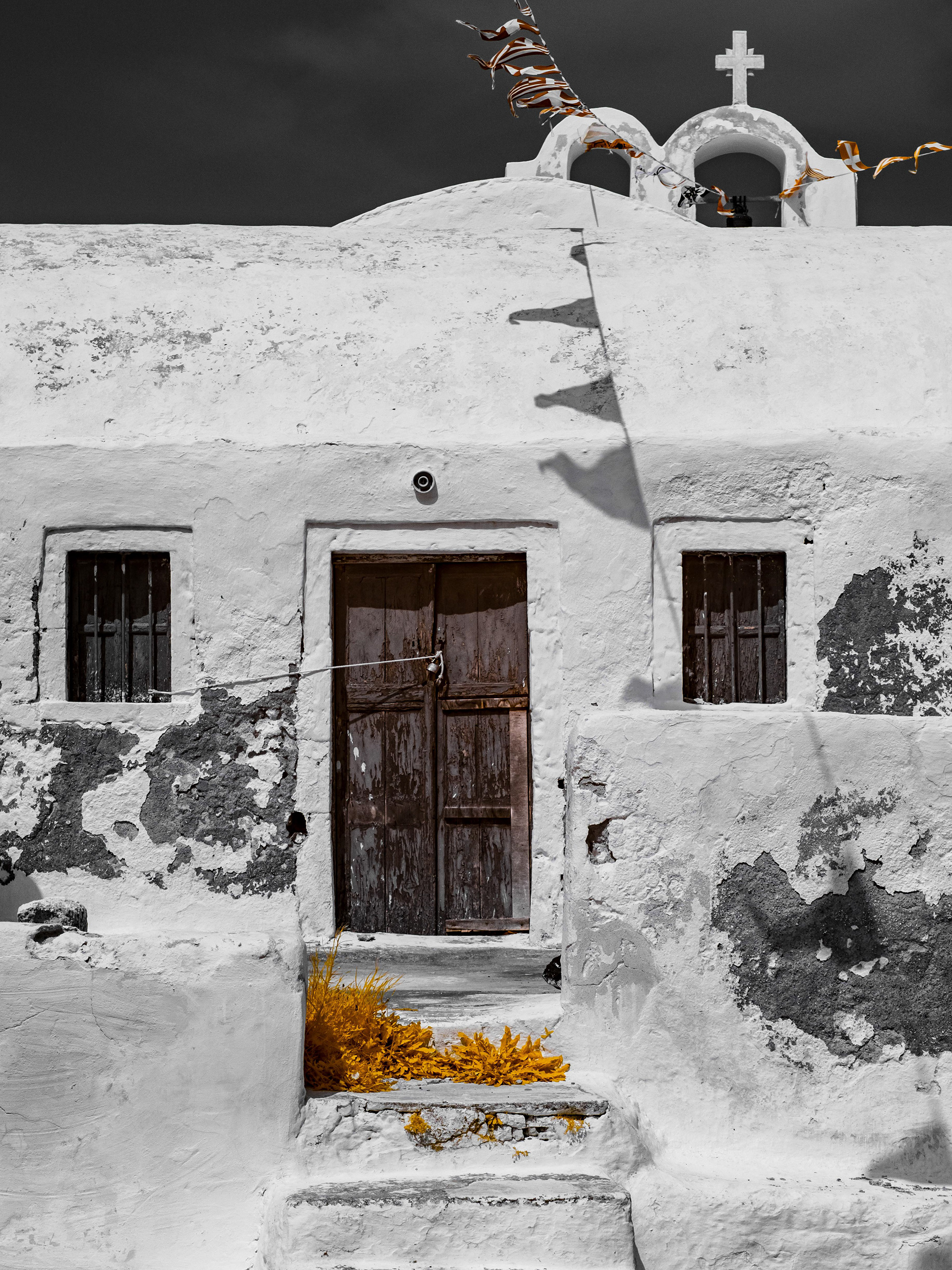 Near Oia. 590nm infrared.