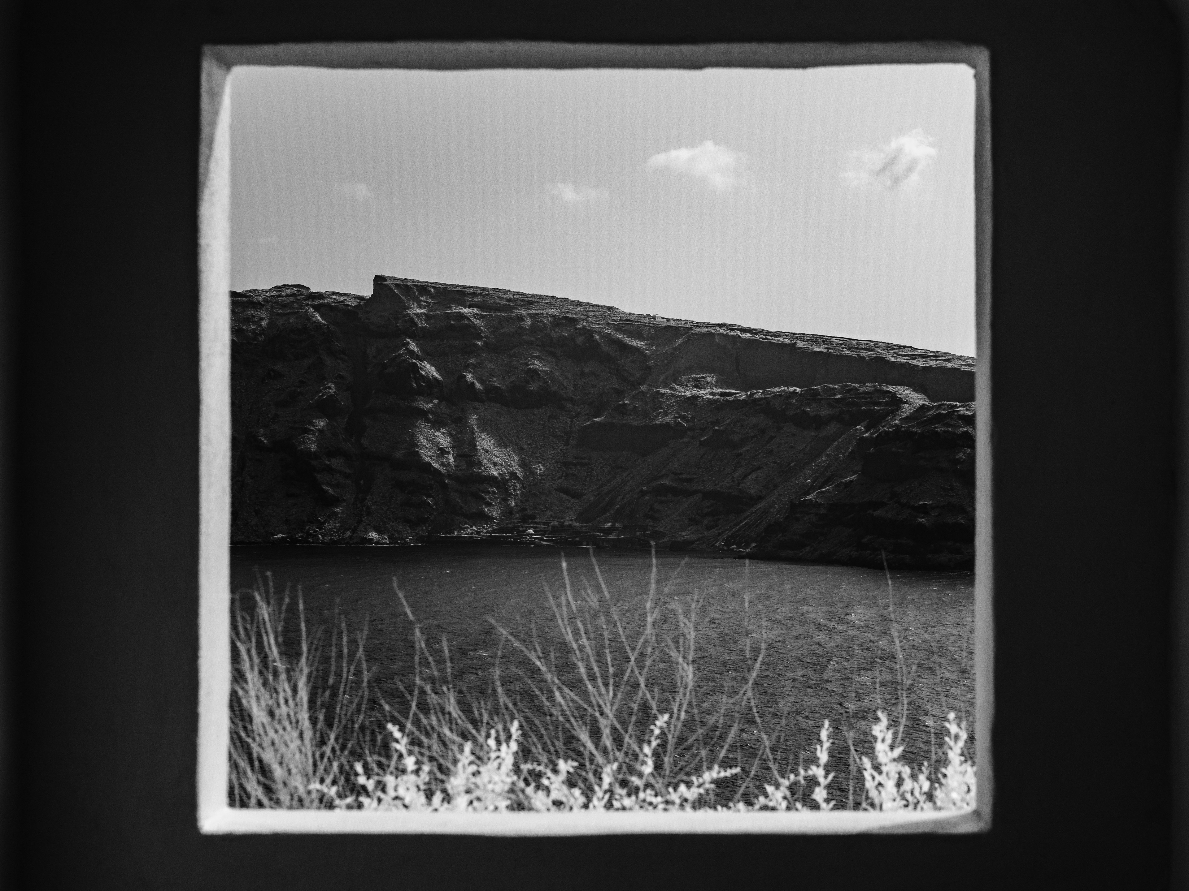 Oia. 830nm infrared.