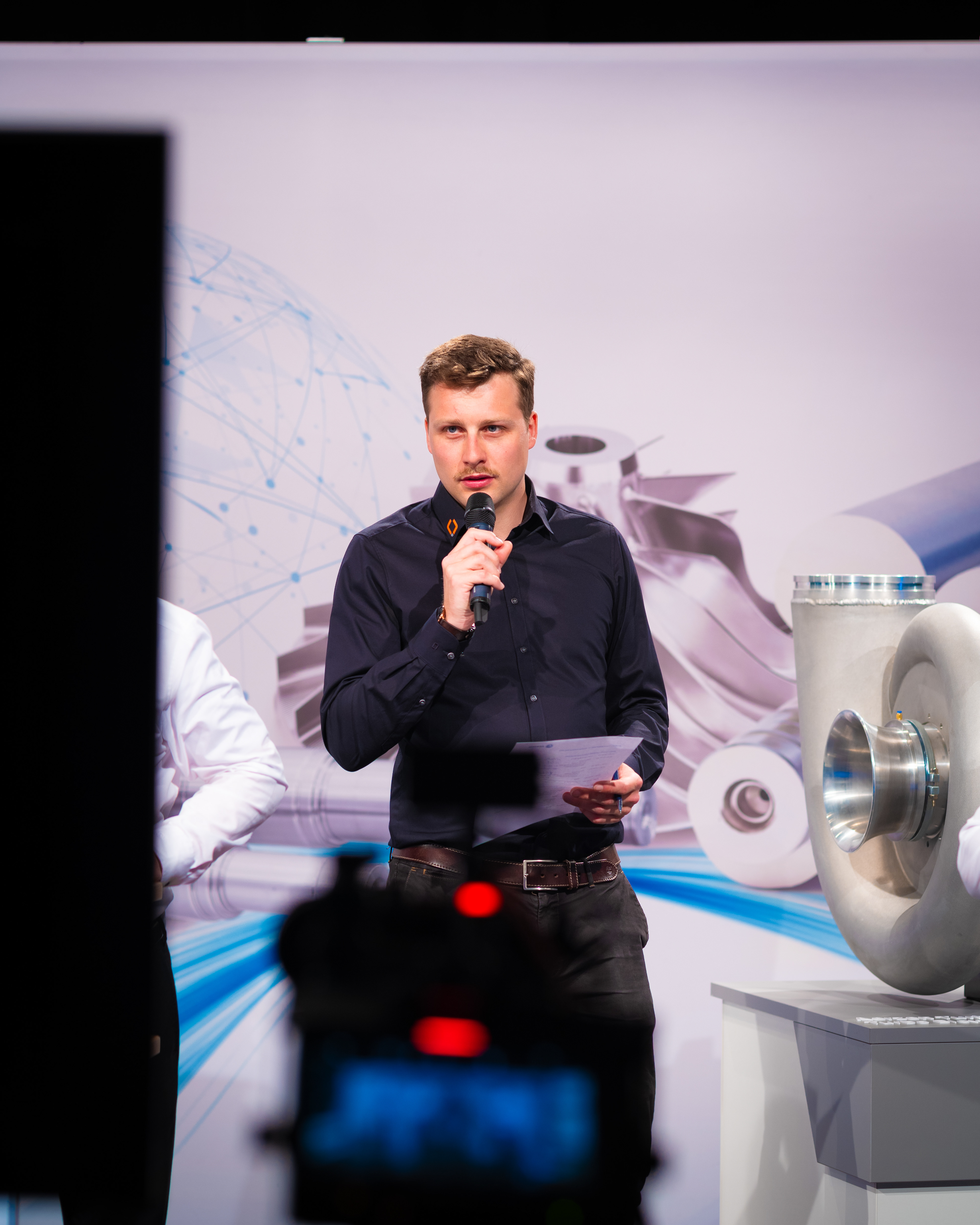 Regiebesprechung bei einer Produktion im Studio der Media Factory in Hannover.