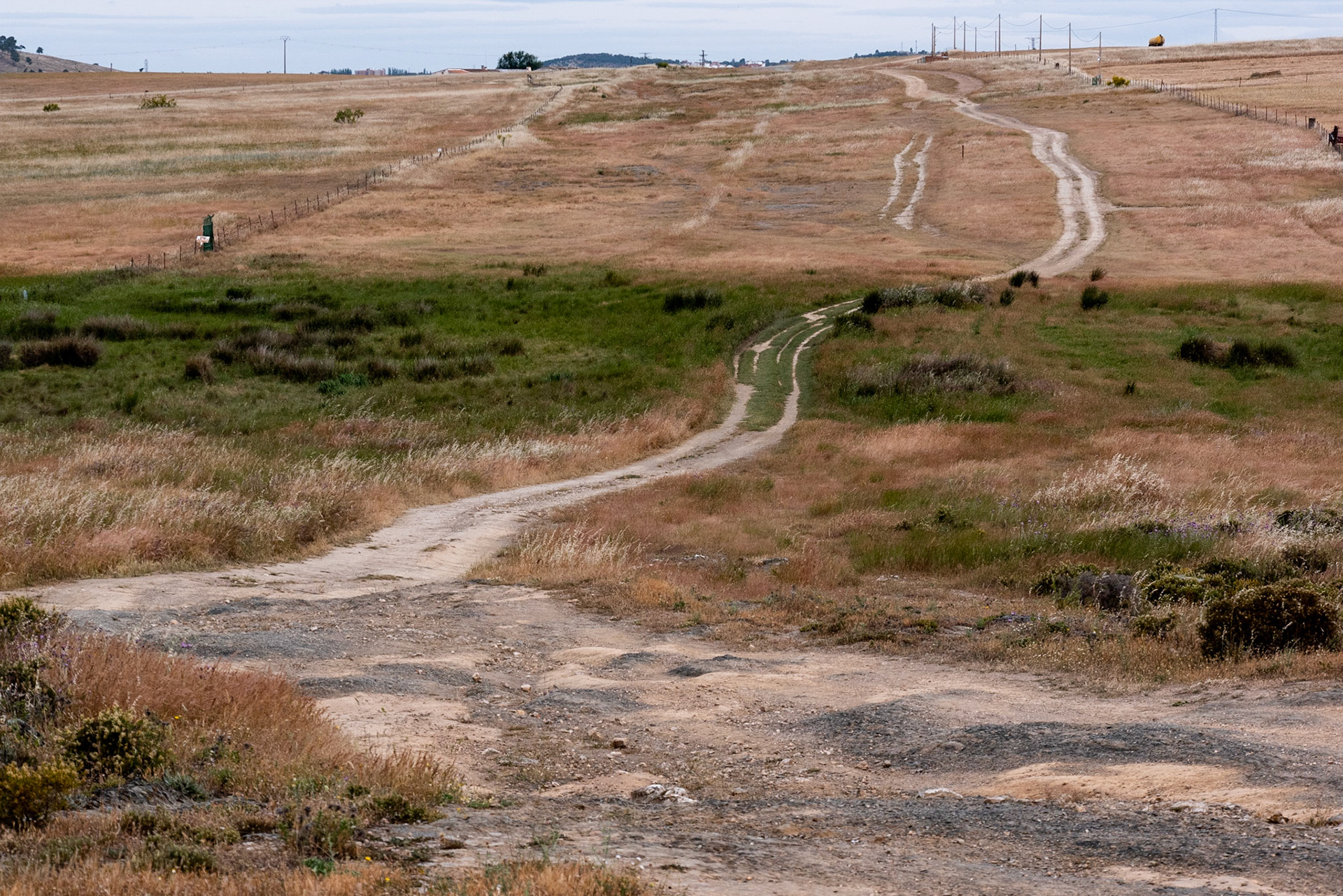 between Valdesalor and Caceres