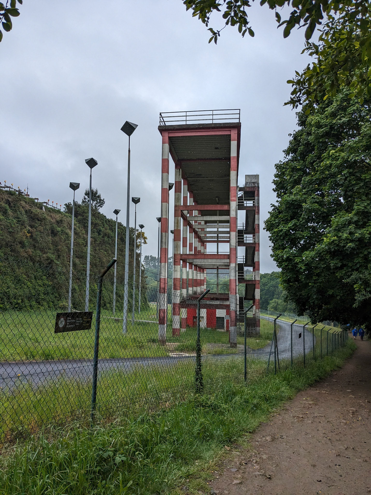 bij het vliegveld