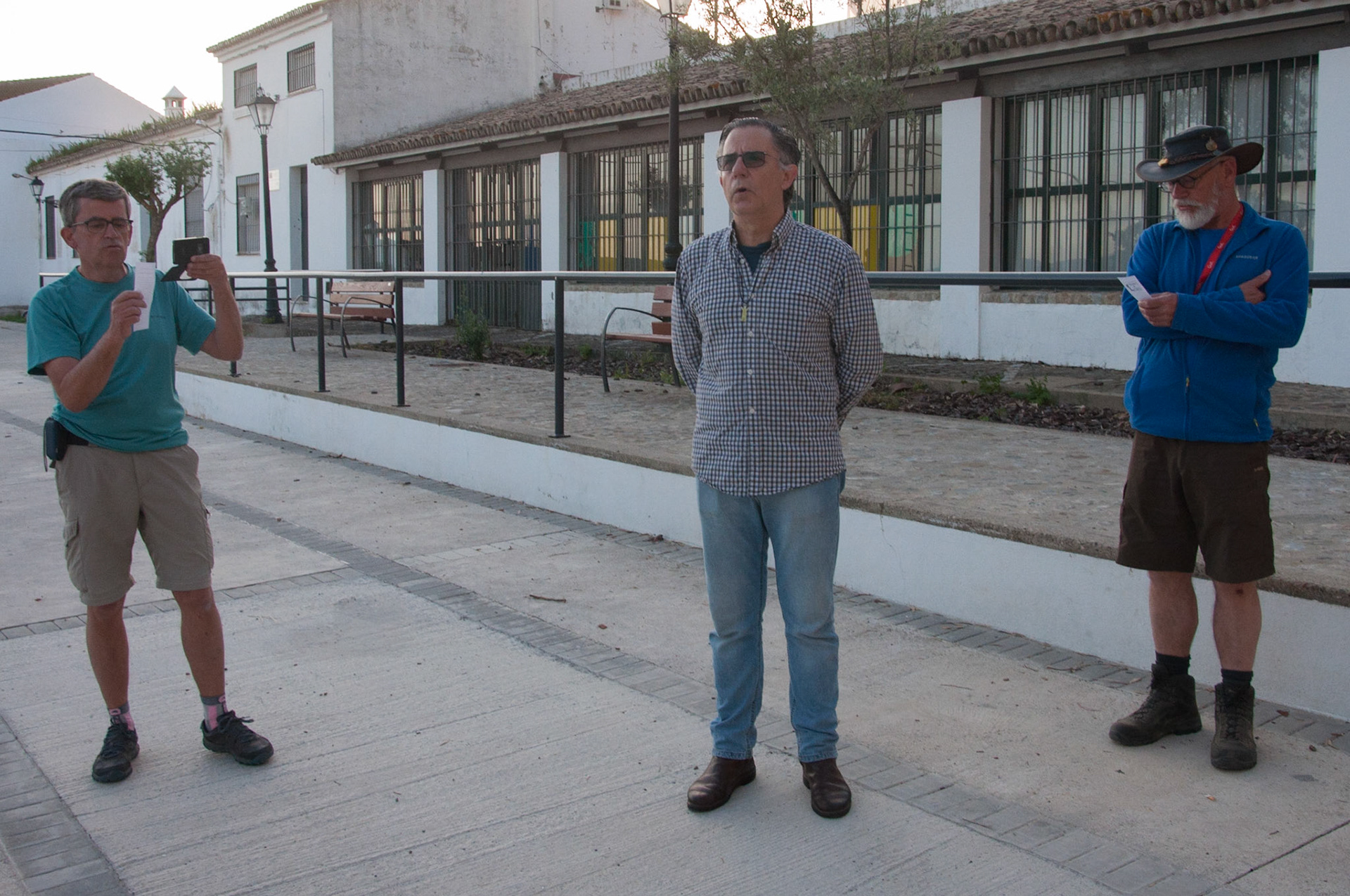 the hospitalero sings Ave Felix