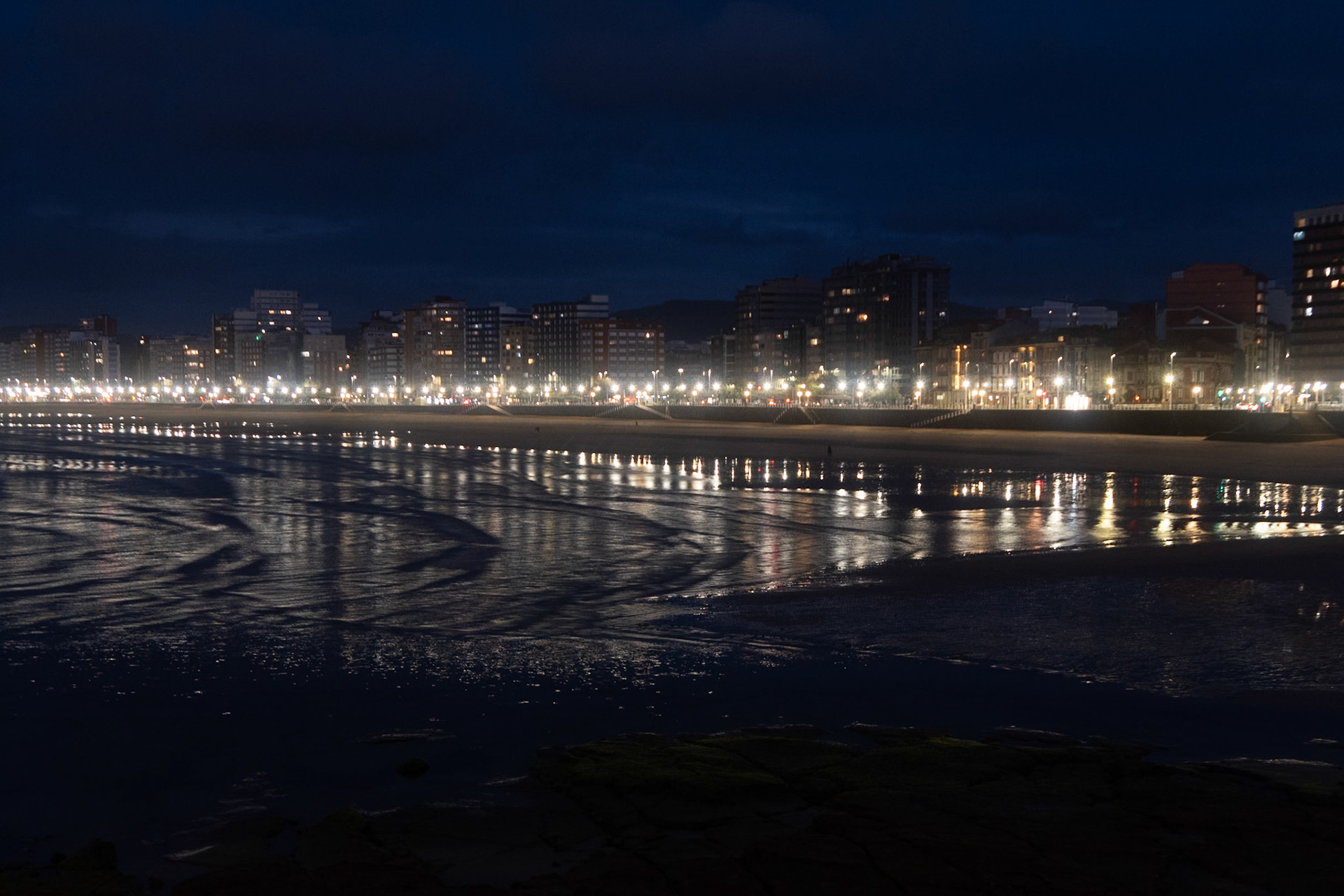 strand bij nacht