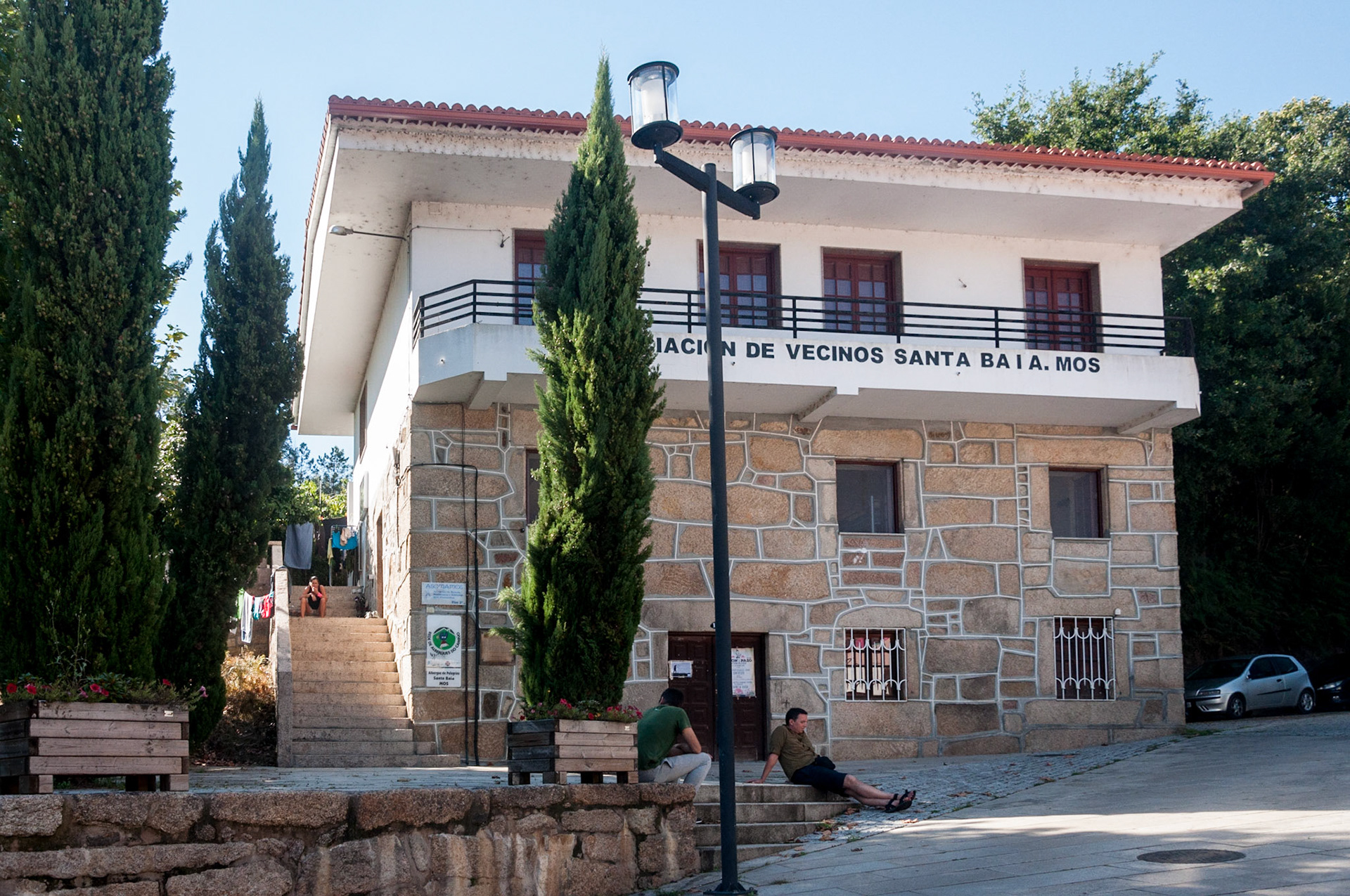 albergue Mos