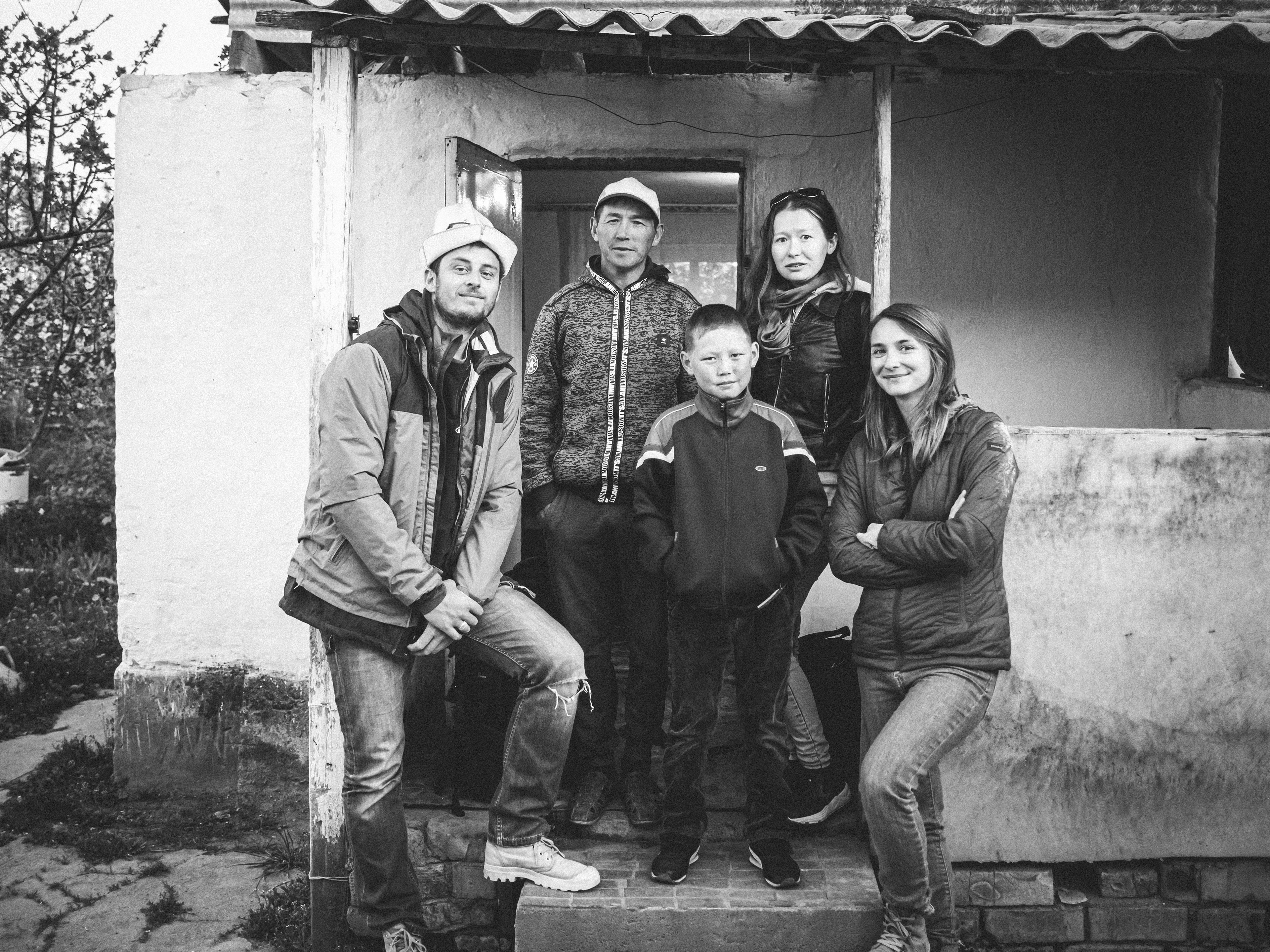 Danara, Raphaëlle, Guillaume, Alikhan & son père