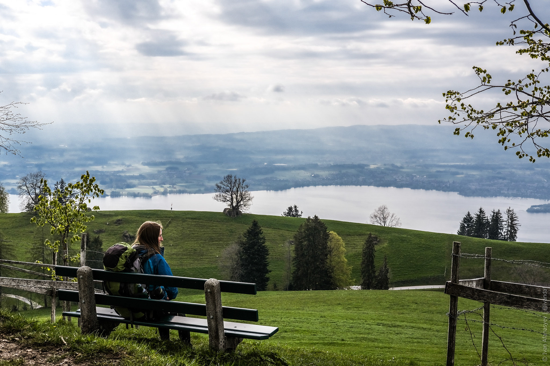 Вид на Цугское озеро с цугской горы оказался одной из самых красивых панорам за всю дорогу.