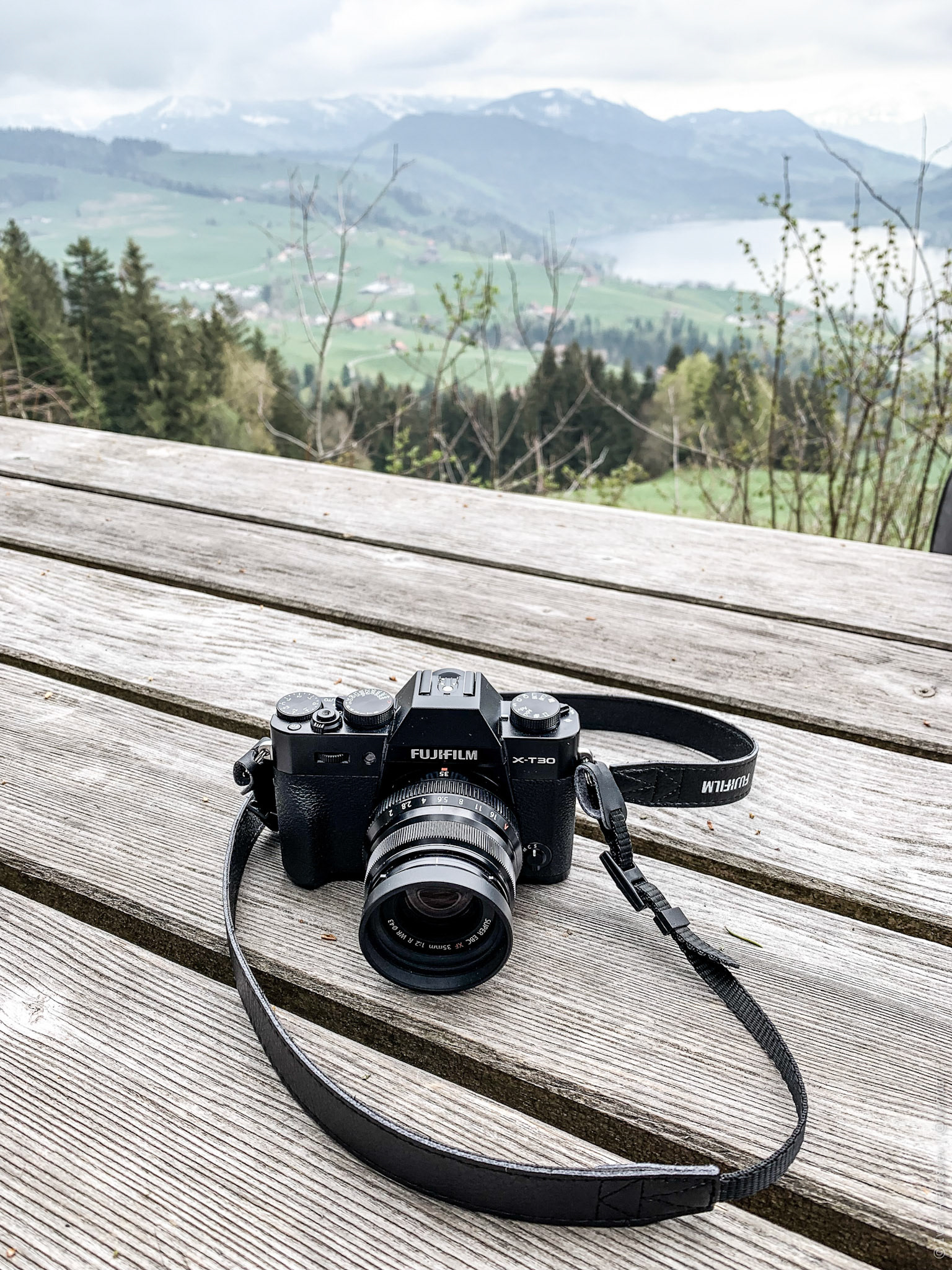 Камера #Fujifilm X-T30 понравилась. С объективом 35/2 (примерно полтинник в эквиваленте) — оптимально по картинке, светосиле, размерам. Единственный минус — камеру пришлось покупать.