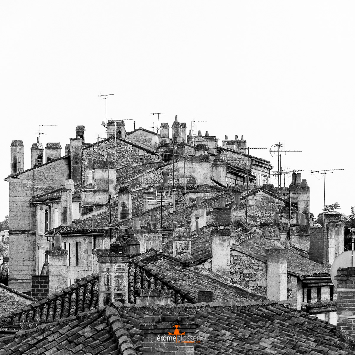 toit / ville / noir et blanc