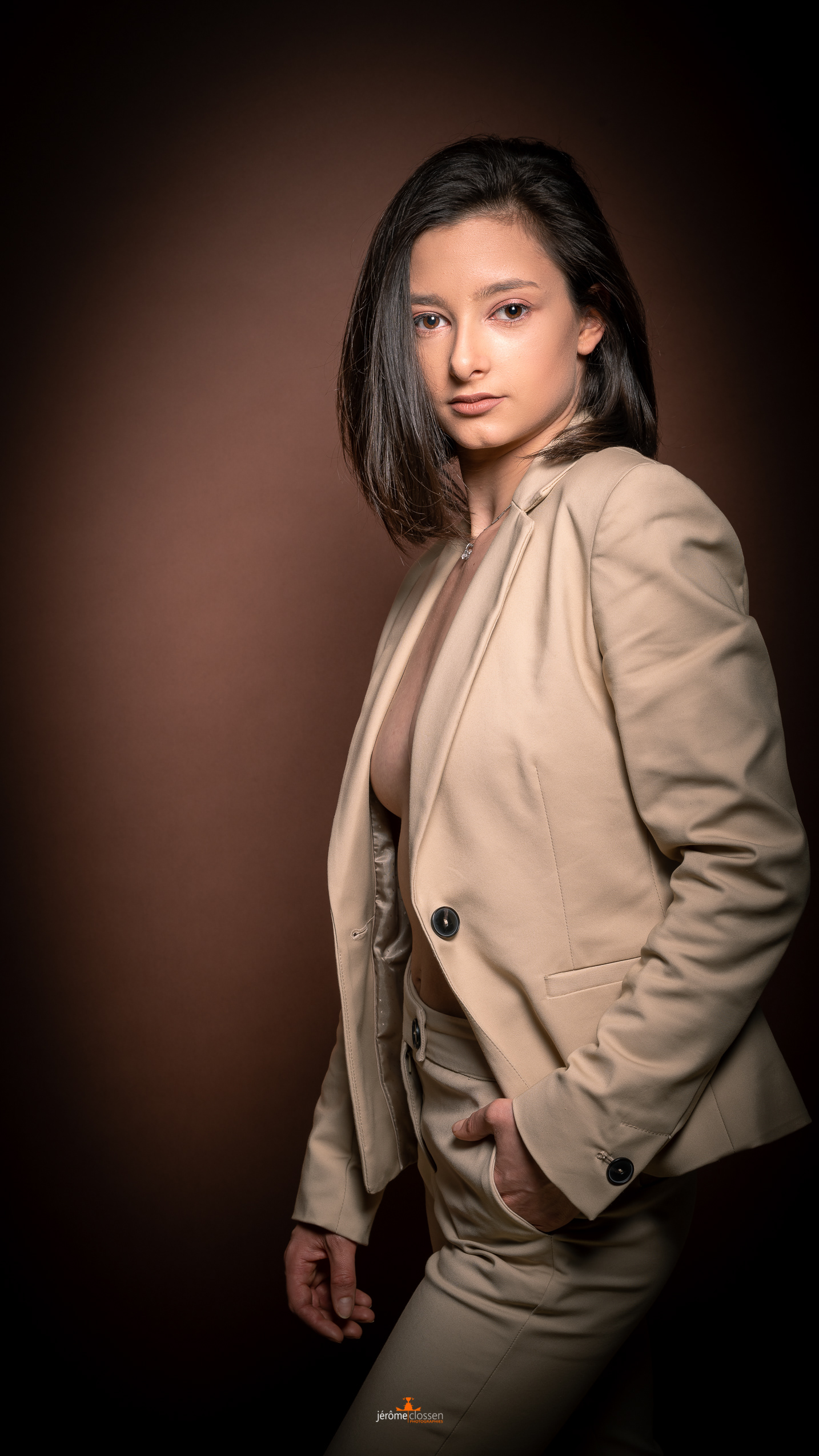 portrait / femme / studio / regard