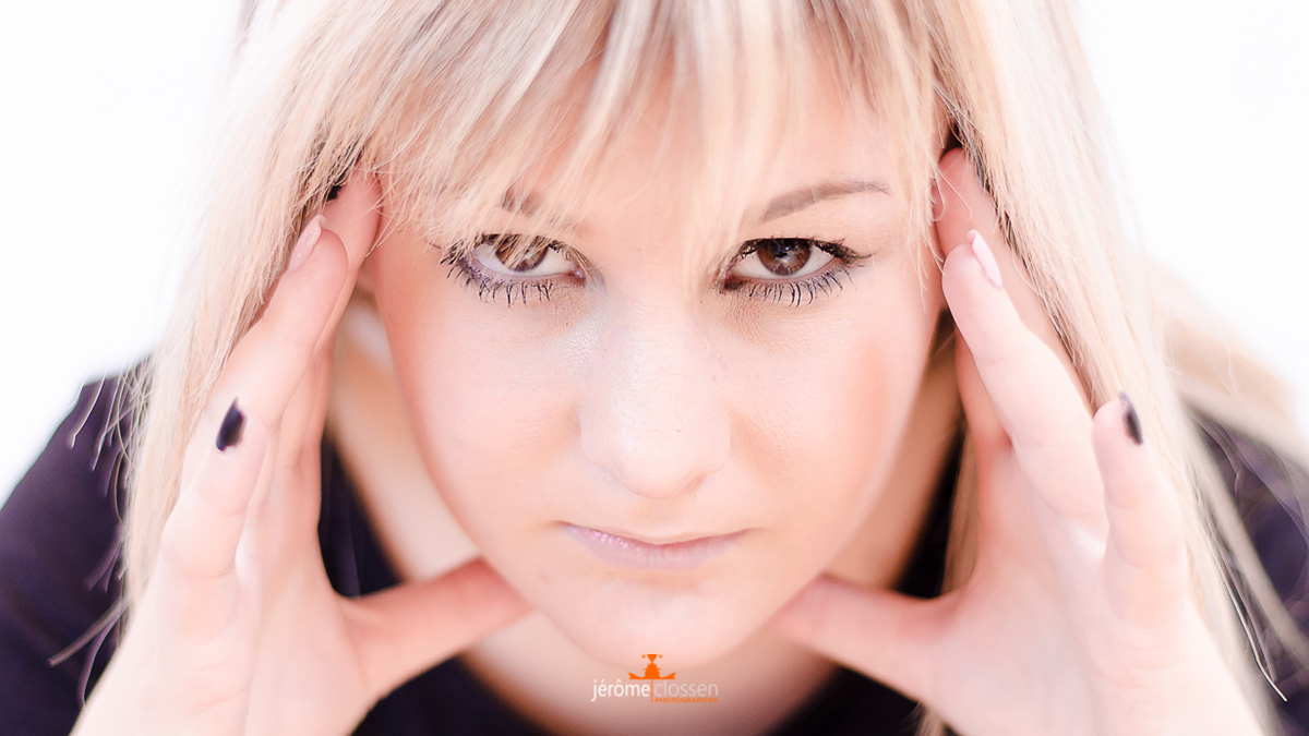 portrait / femme / studio / regard