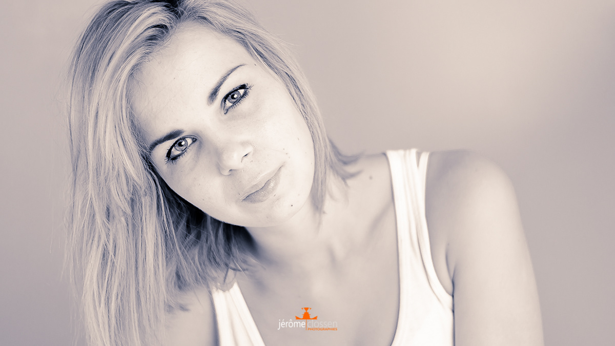 portrait / femme / studio / regard