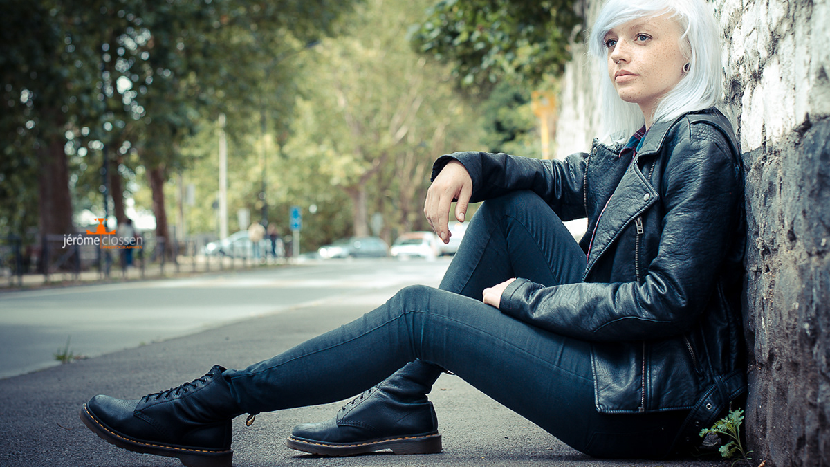portrait / femme / rue / Namur / regard