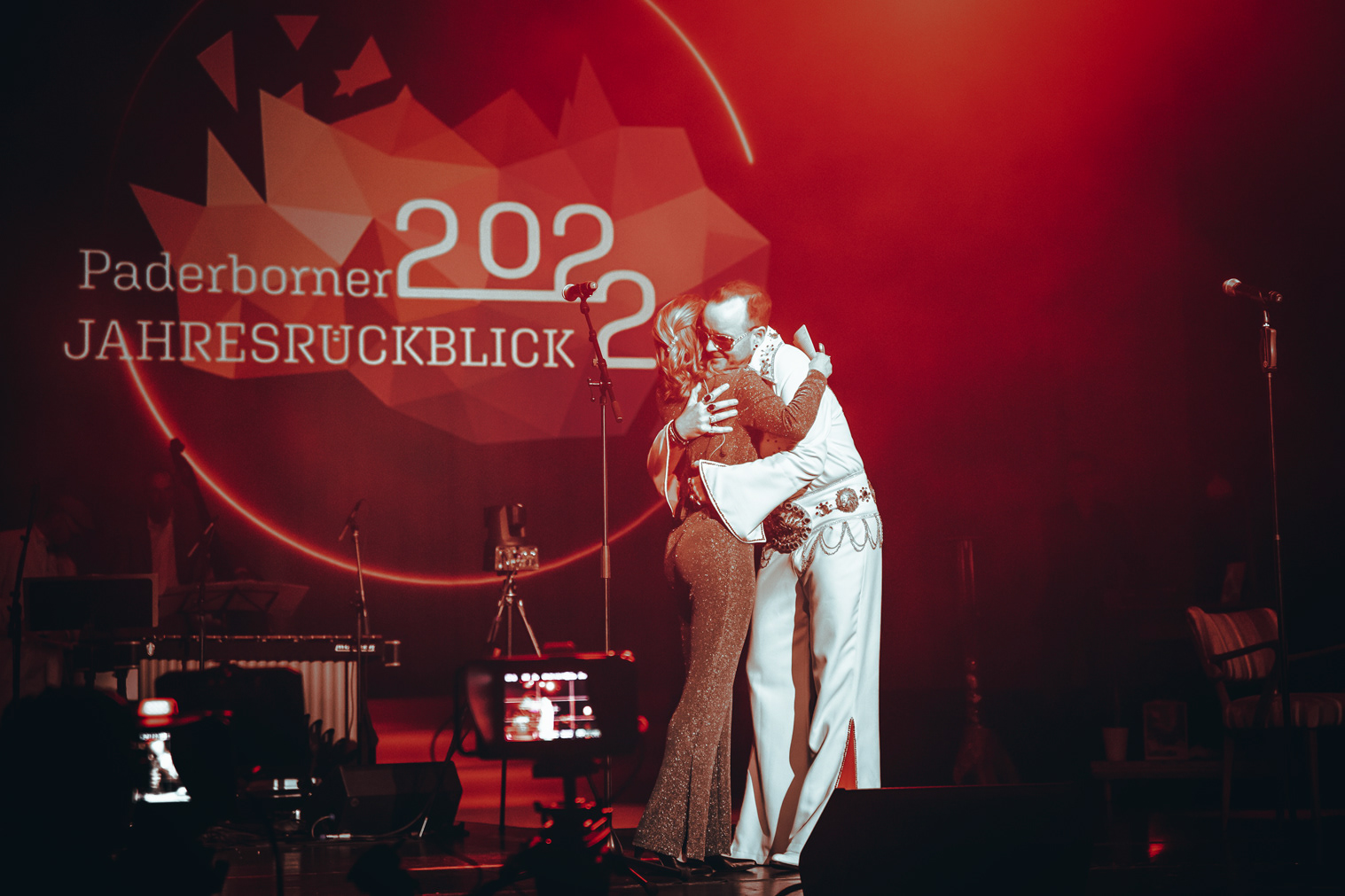 @Julia_Ures and @Elvis aka @Carsten_Keber