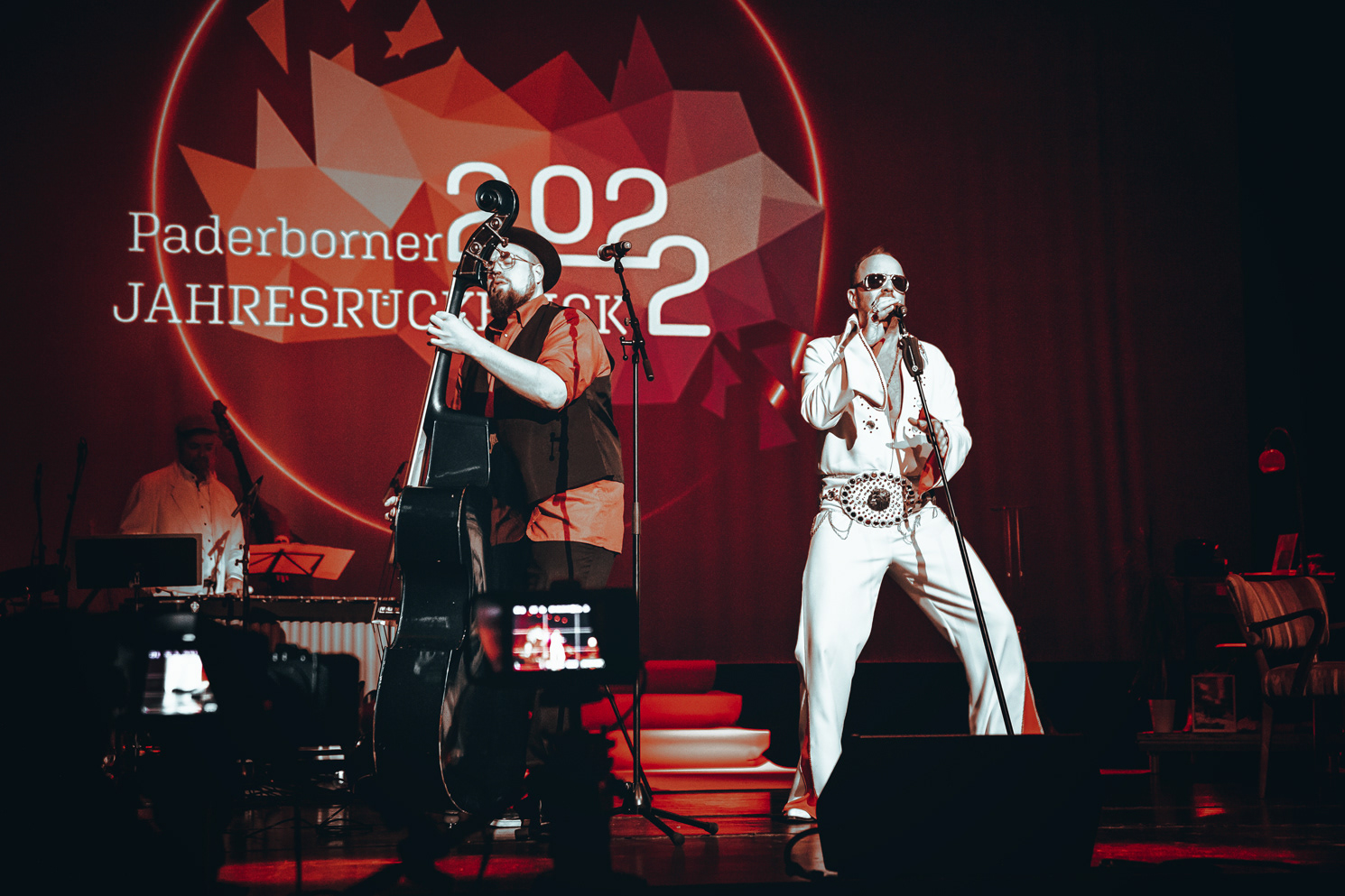 @Michael_Tucker and @Elvis aka @Carsten_Keber