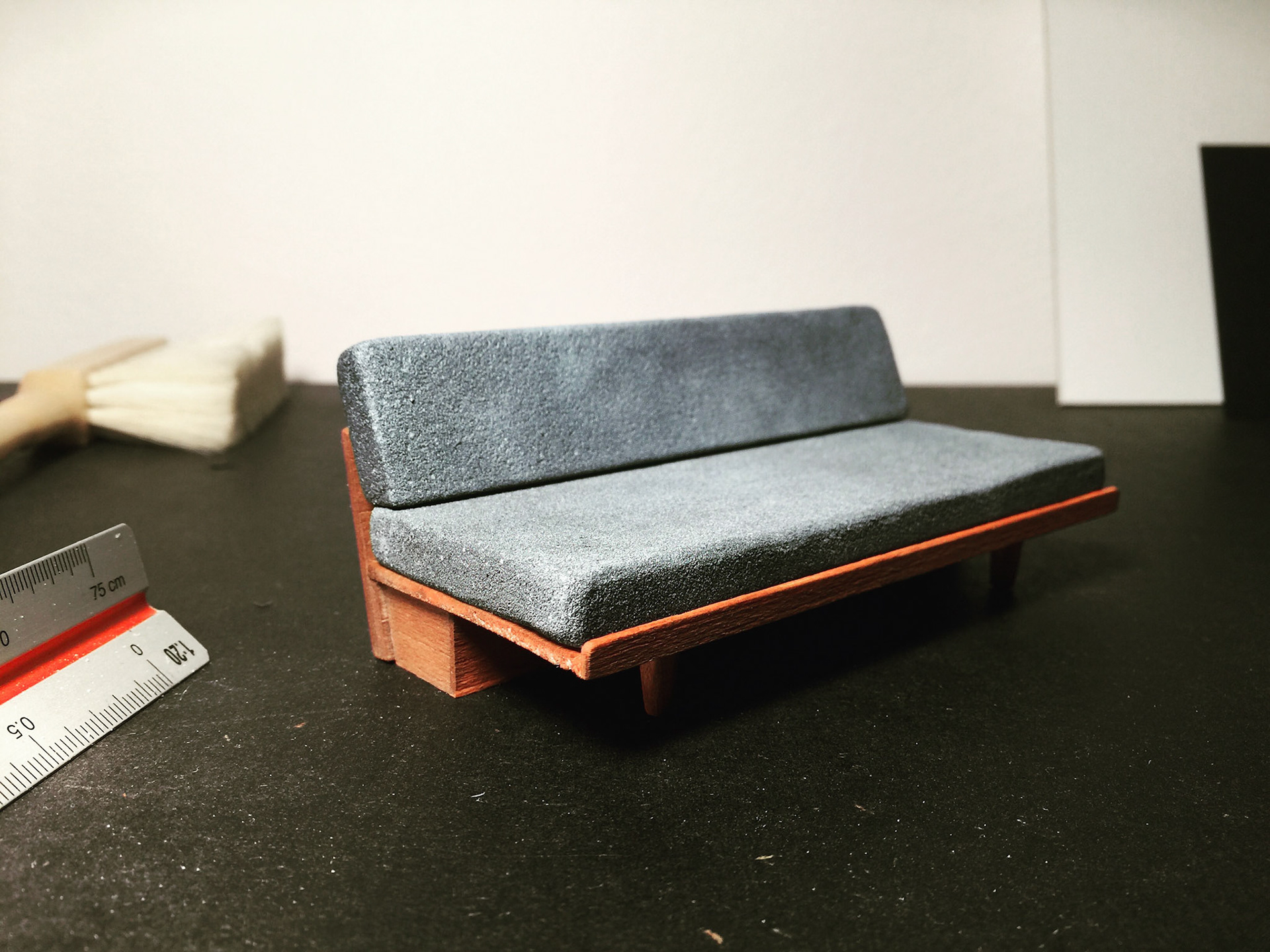 Kinder der Sonne - Modell - Möbel